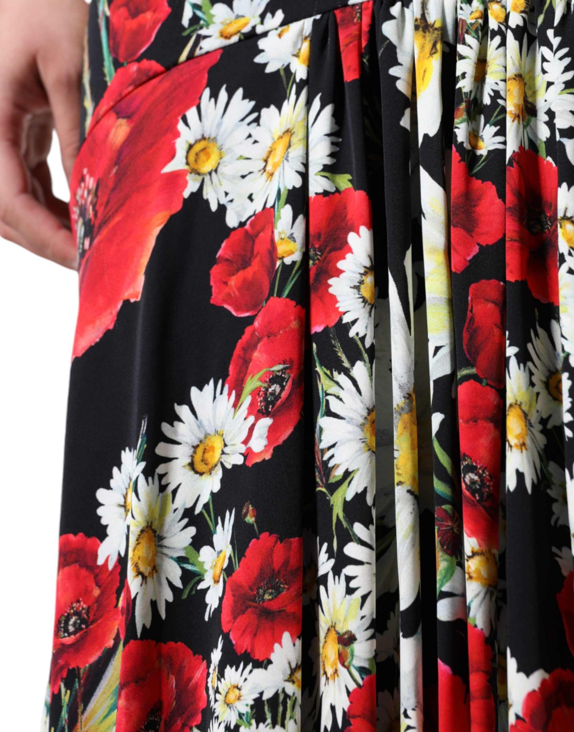 Robe longue en soie noire à fleurs sans manches de Dolce & Gabbana, élégante et fluide, avec un design floral sophistiqué.
