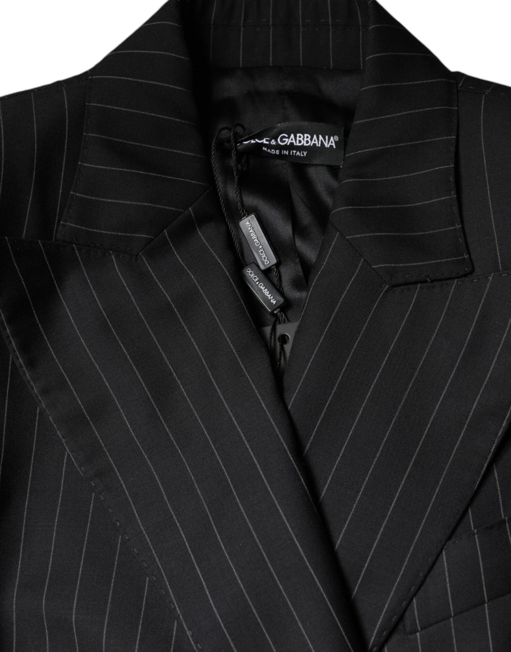 Veste noire à rayures Dolce & Gabbana, manteau double boutonnage élégante avec col classique et coupe sophistiquée.