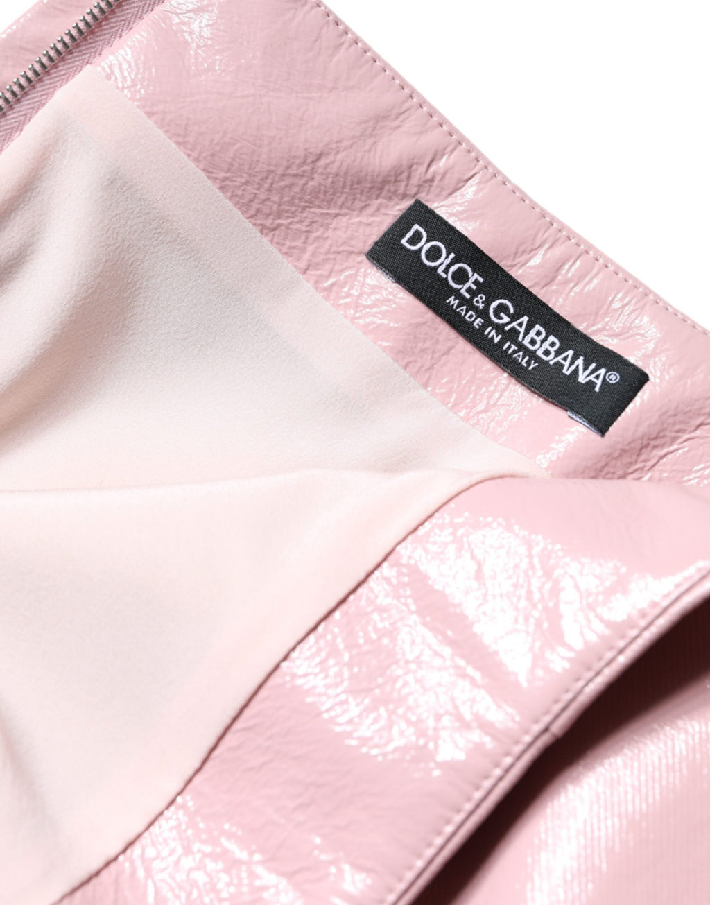 Jupe courte en coton rose brillant Dolce & Gabbana à taille haute, mode élégante et chic, vue de face sur un fond neutre.