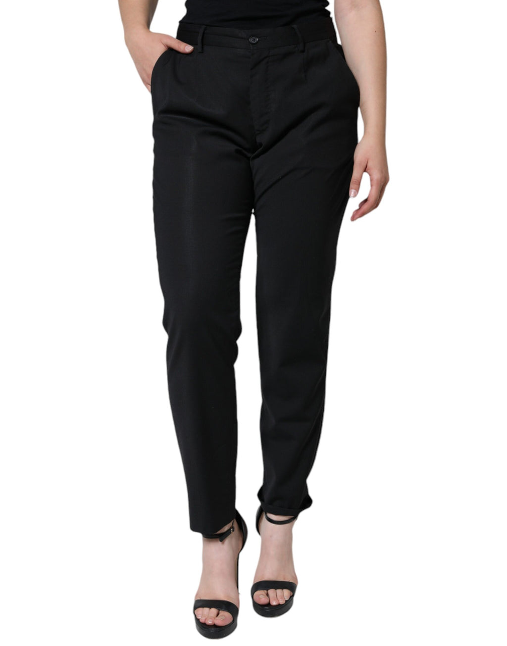 Pantalon noir en polyester taille haute et coupe tapered de Dolce & Gabbana, vue de face.