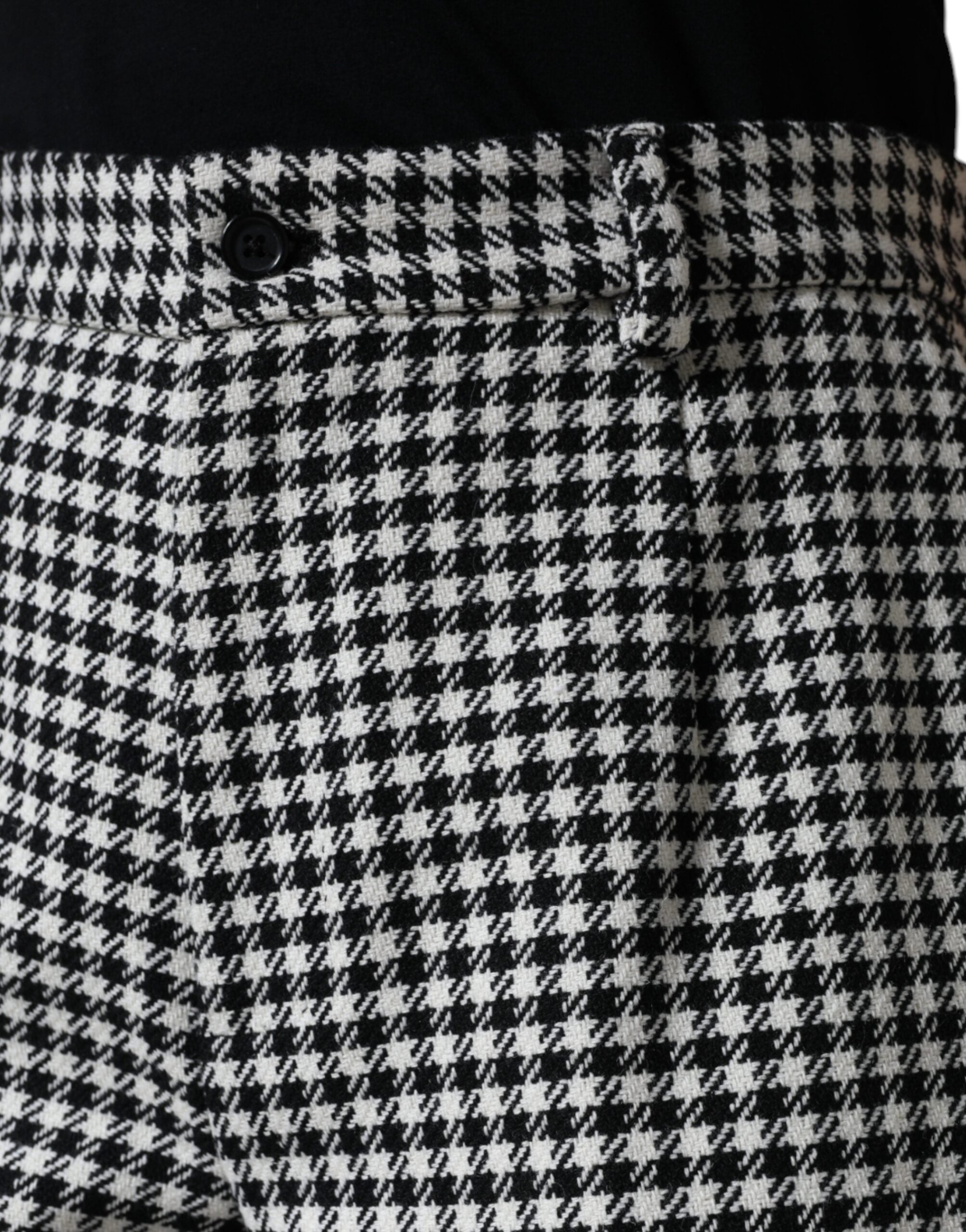 Pantalons larges à carreaux pied-de-poule noirs et blancs de Dolce & Gabbana, coupe courte et tendance, pour un style chic.
