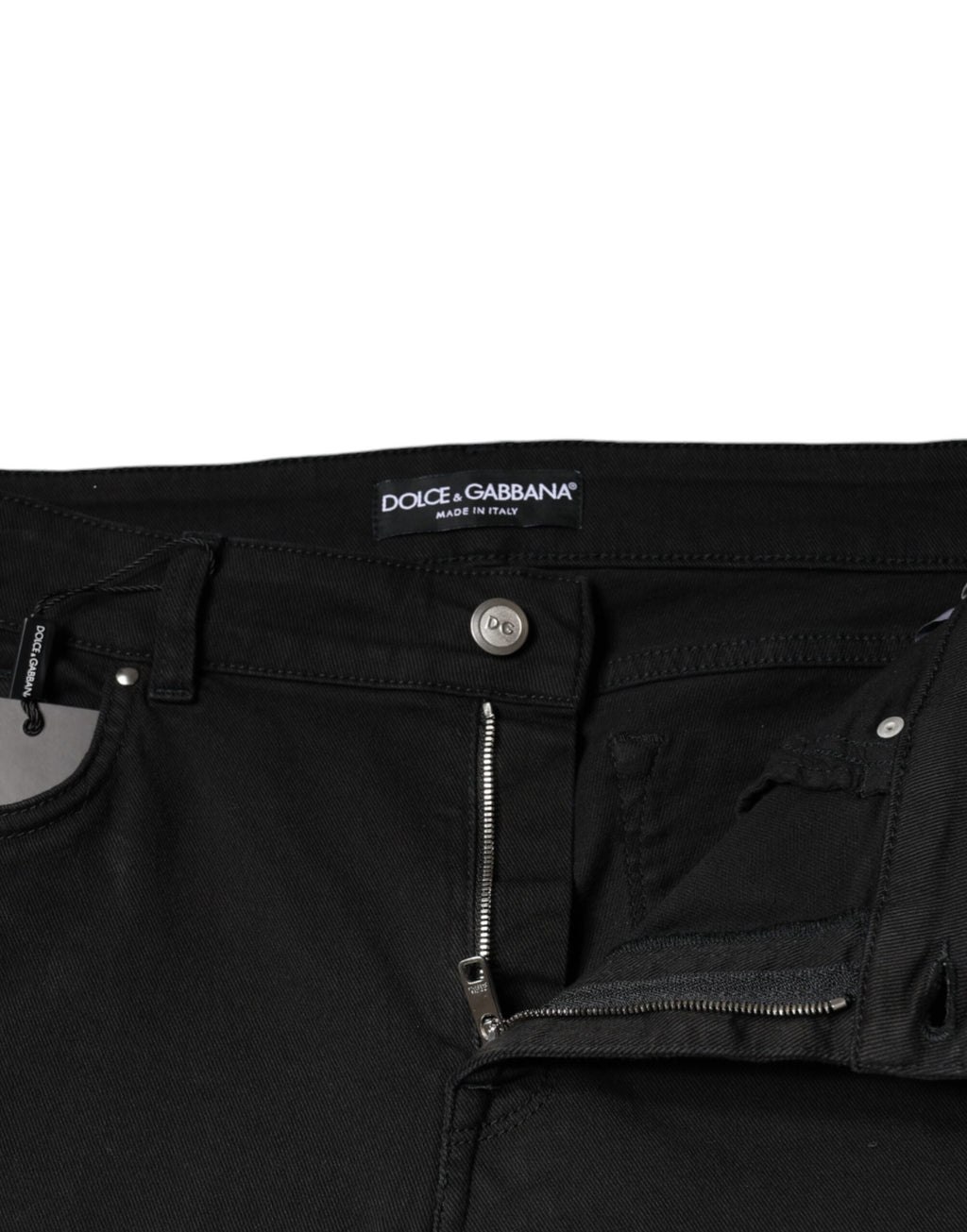 Jeans skinny en denim noir en coton stretch de Dolce & Gabbana, ajustés et modernes, visibles en gros plan.