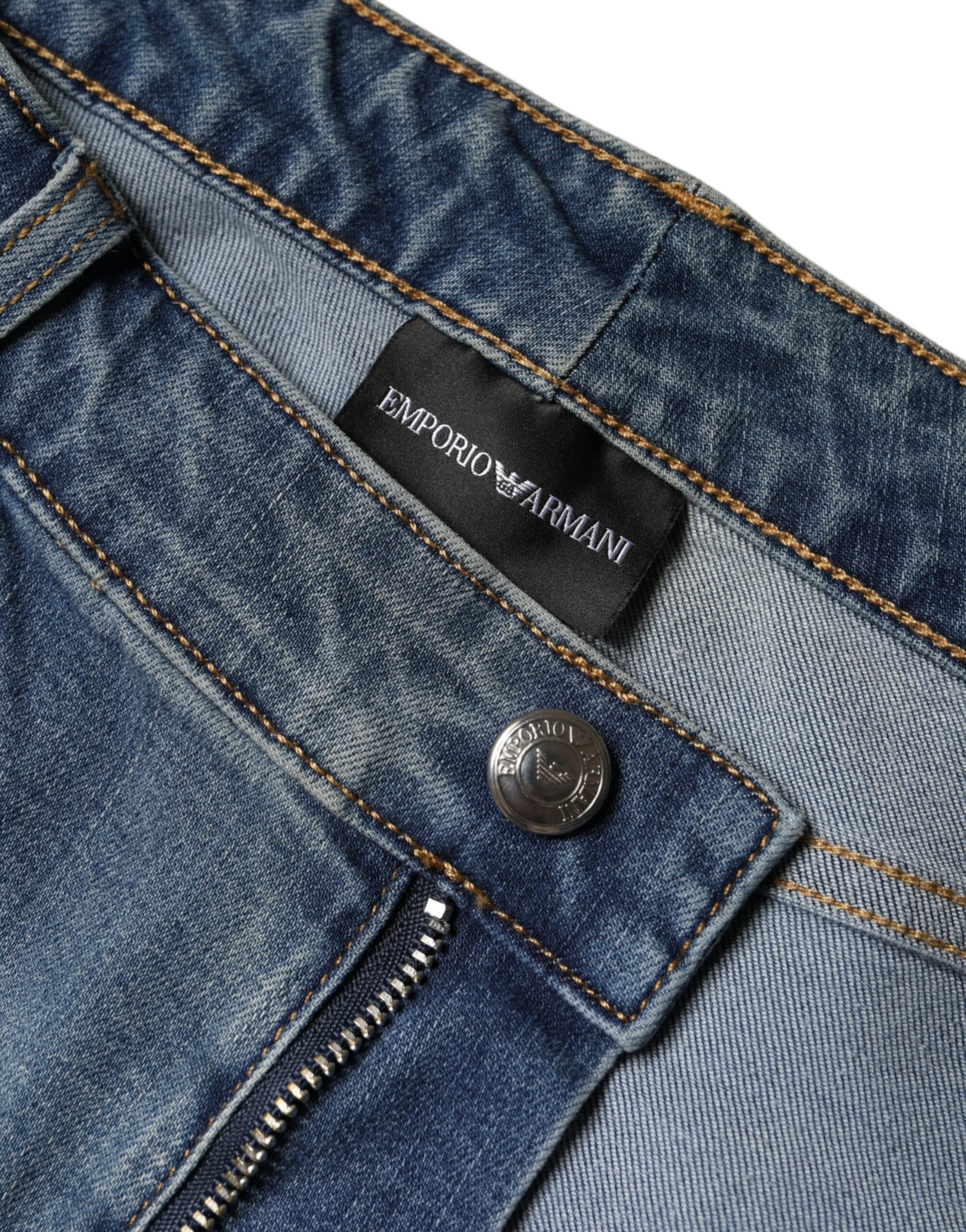 Jeans skinny taille haute délavés bleus pour femmes de la marque Emporio Armani, en denim ajusté et tendance.