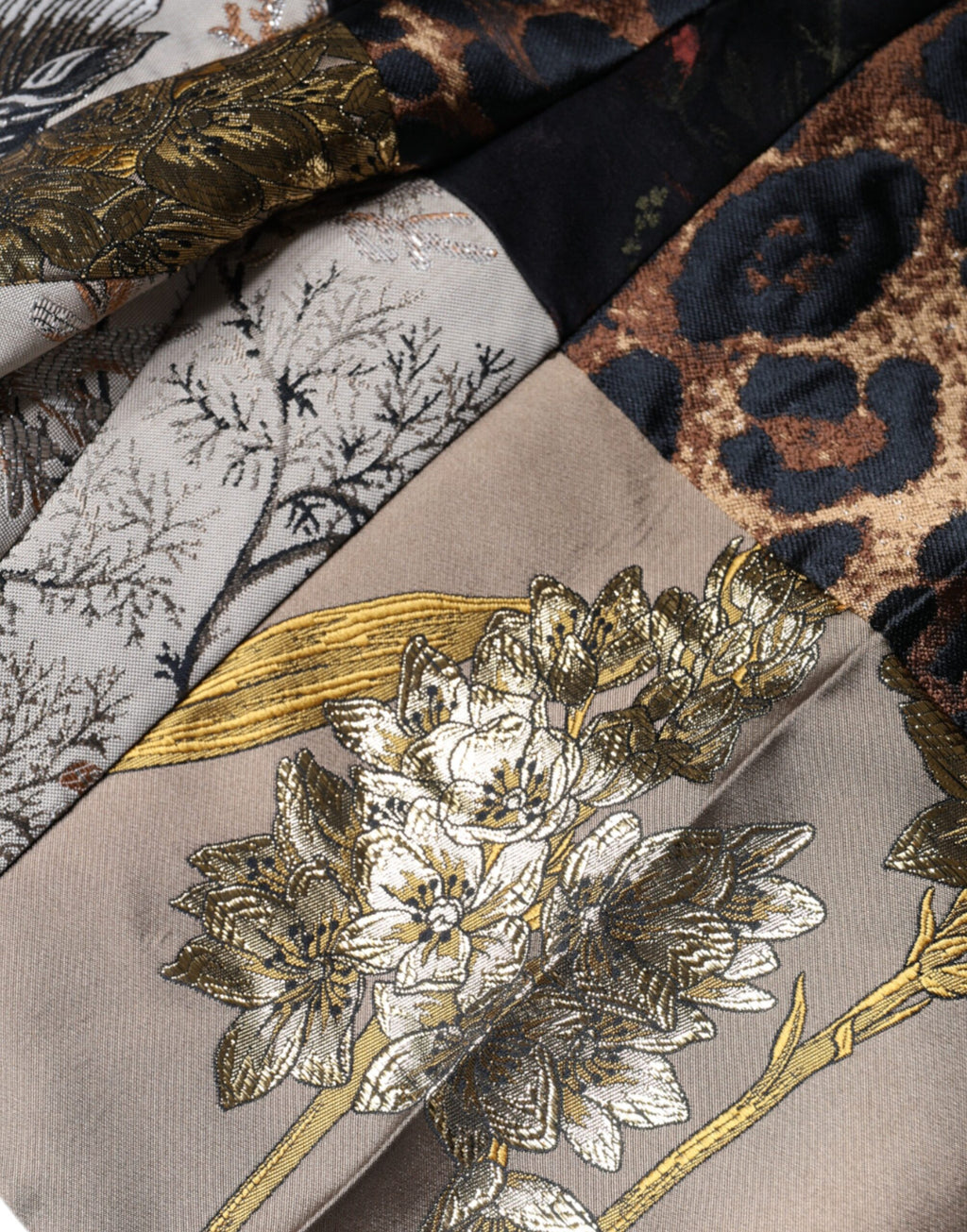 Pantalons en jacquard multicolore à taille haute de Dolce & Gabbana, motif patchwork élégant.