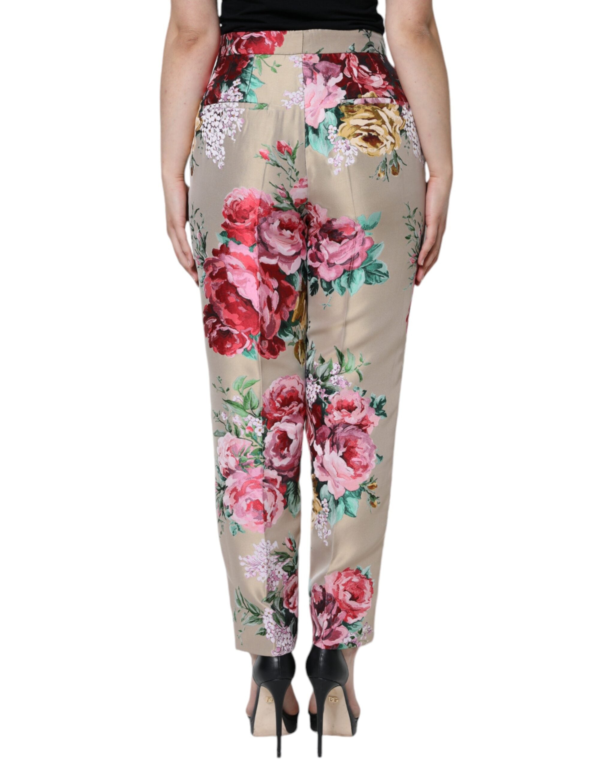 Pantalon beige à fleurs en jacquard à taille haute et coupe tapered de Dolce & Gabbana, vue de face.