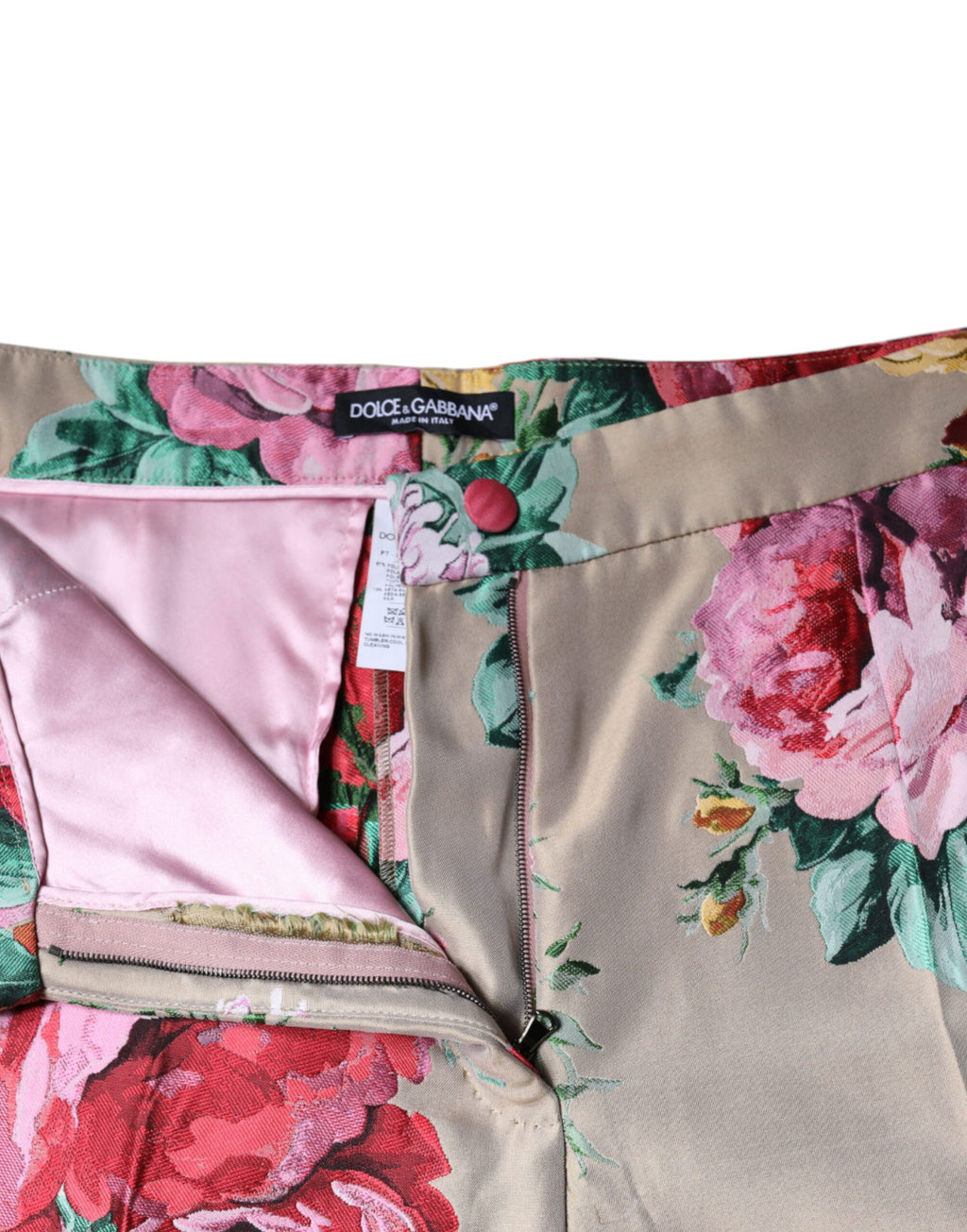 Pantalon beige à fleurs en jacquard à taille haute et coupe tapered par Dolce & Gabbana, visible avec détails floraux élégants.
