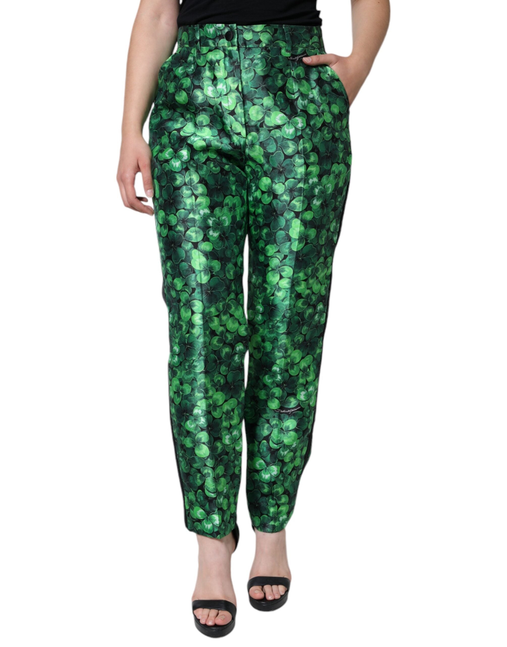 Pantalons en soie satin vert à taille haute et coupe tapered, de la marque Dolce & Gabbana, avec détails élégants.