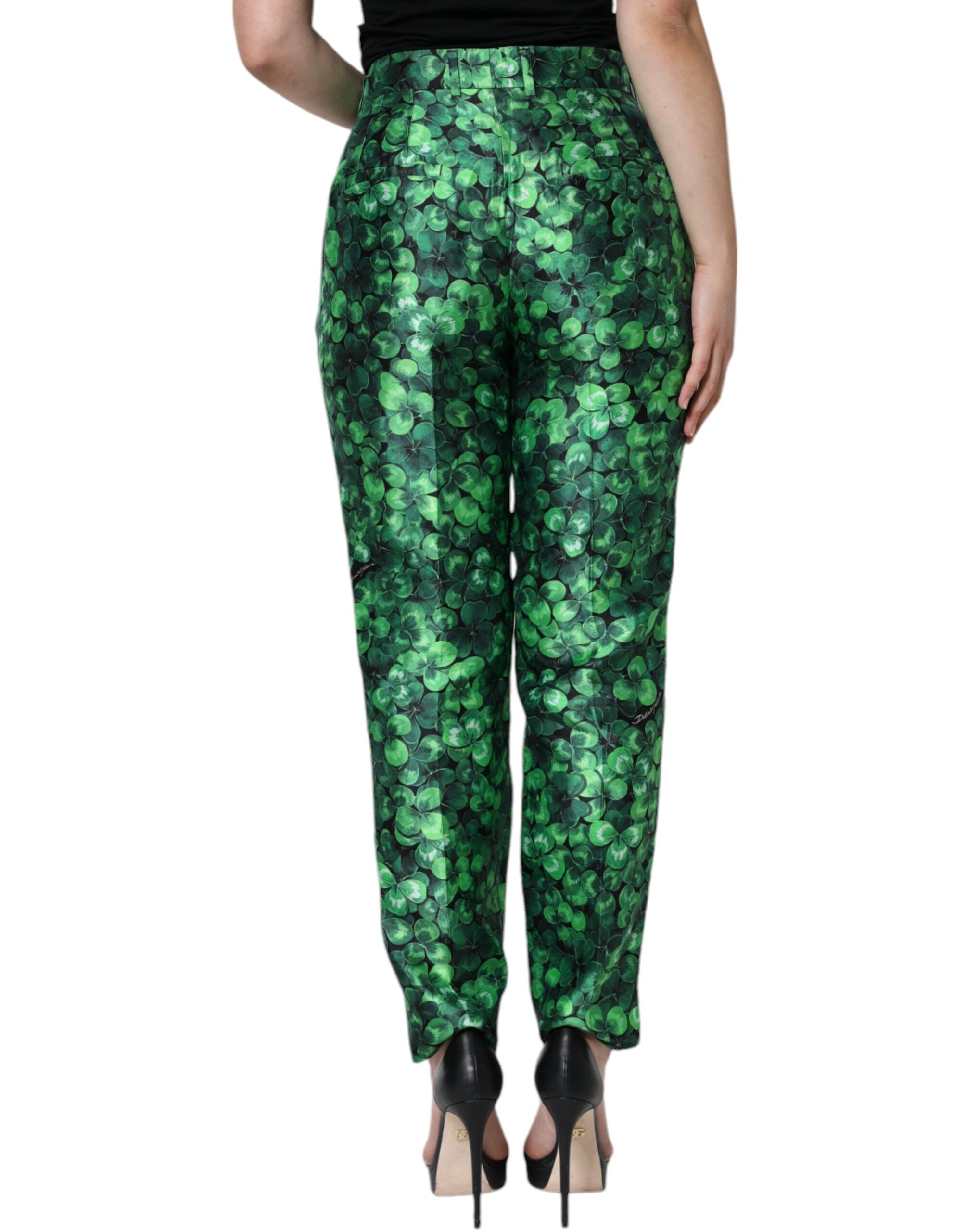 Pantalons Dolce & Gabbana en satin de soie vert avec taille haute et coupe tapered, détails de trèfle.