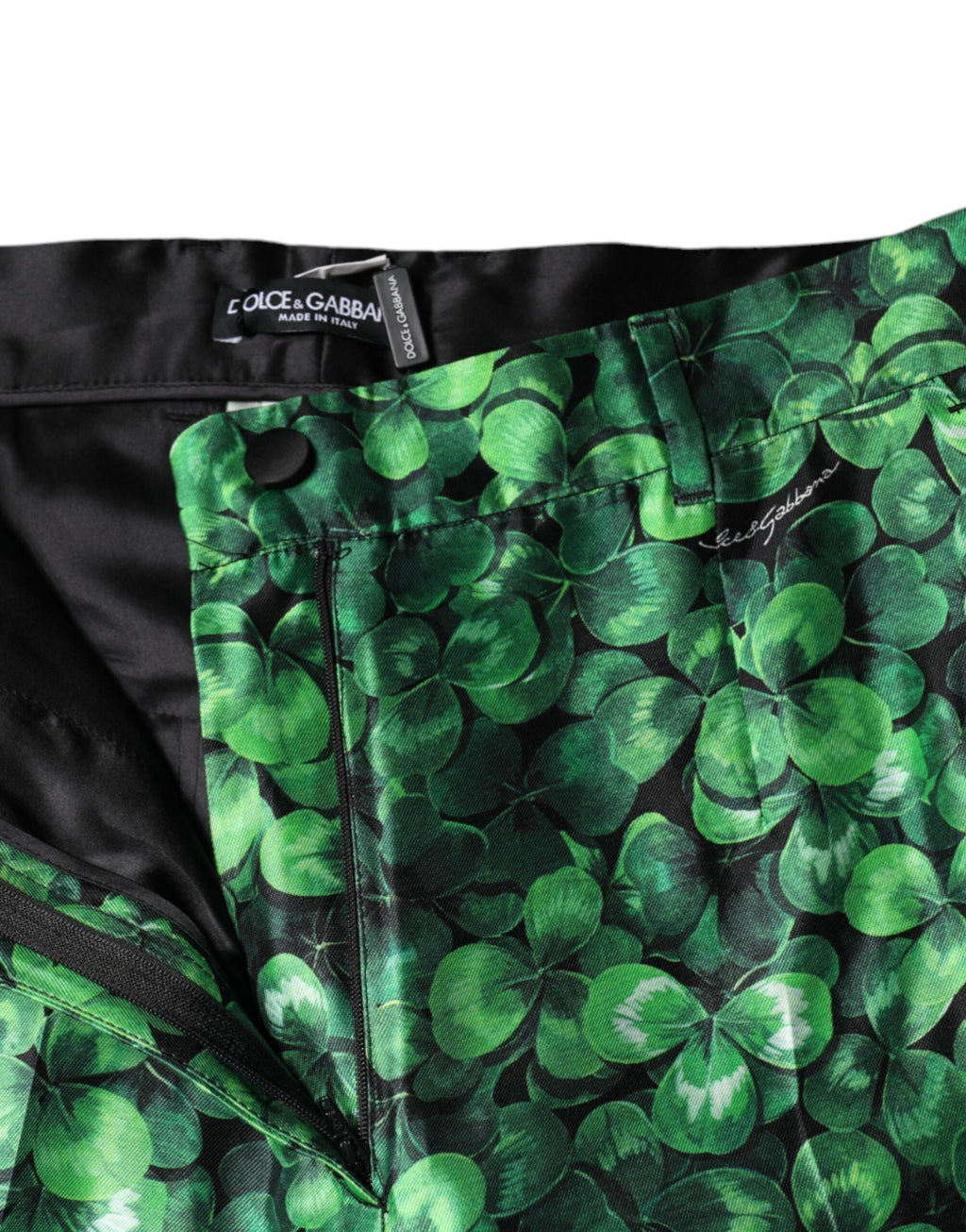 Pantalons en soie satin vert à taille haute et coupe tapered de Dolce & Gabbana, élégants et sophistiqués.
