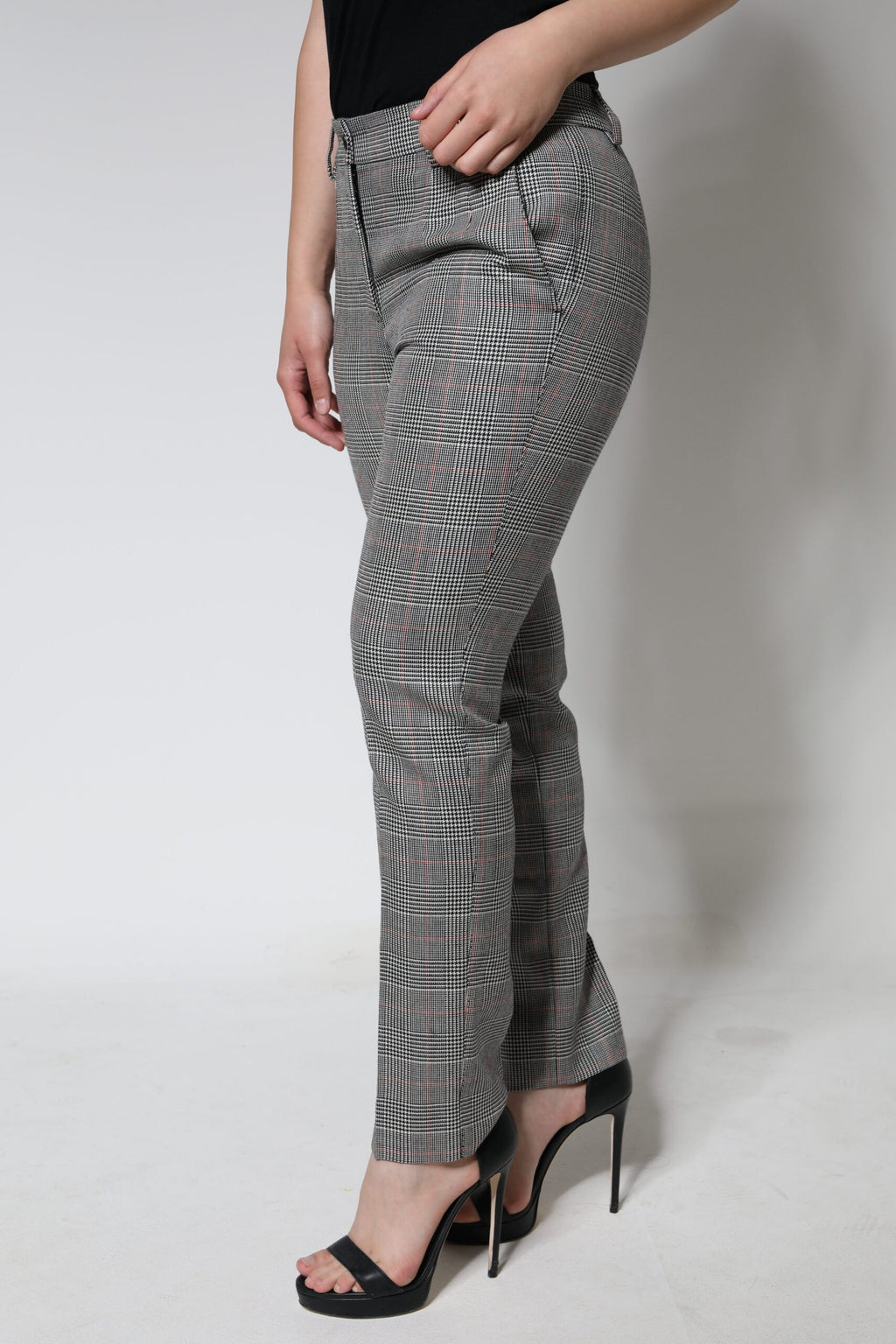 Pantalon en laine à carreaux gris pour femme de Dolce & Gabbana, taille mi-haute et coupe tapered, visible en détail.