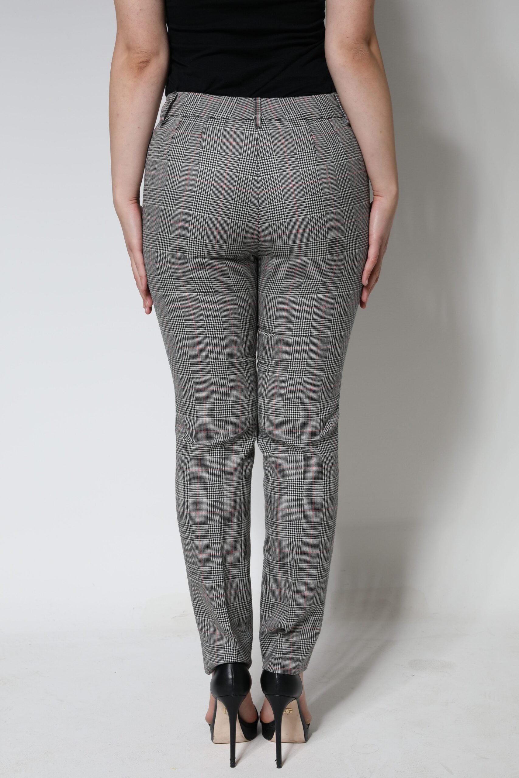 Pantalons femme en laine gris à carreaux, taille moyenne, coupe tapered, de la marque Dolce & Gabbana.