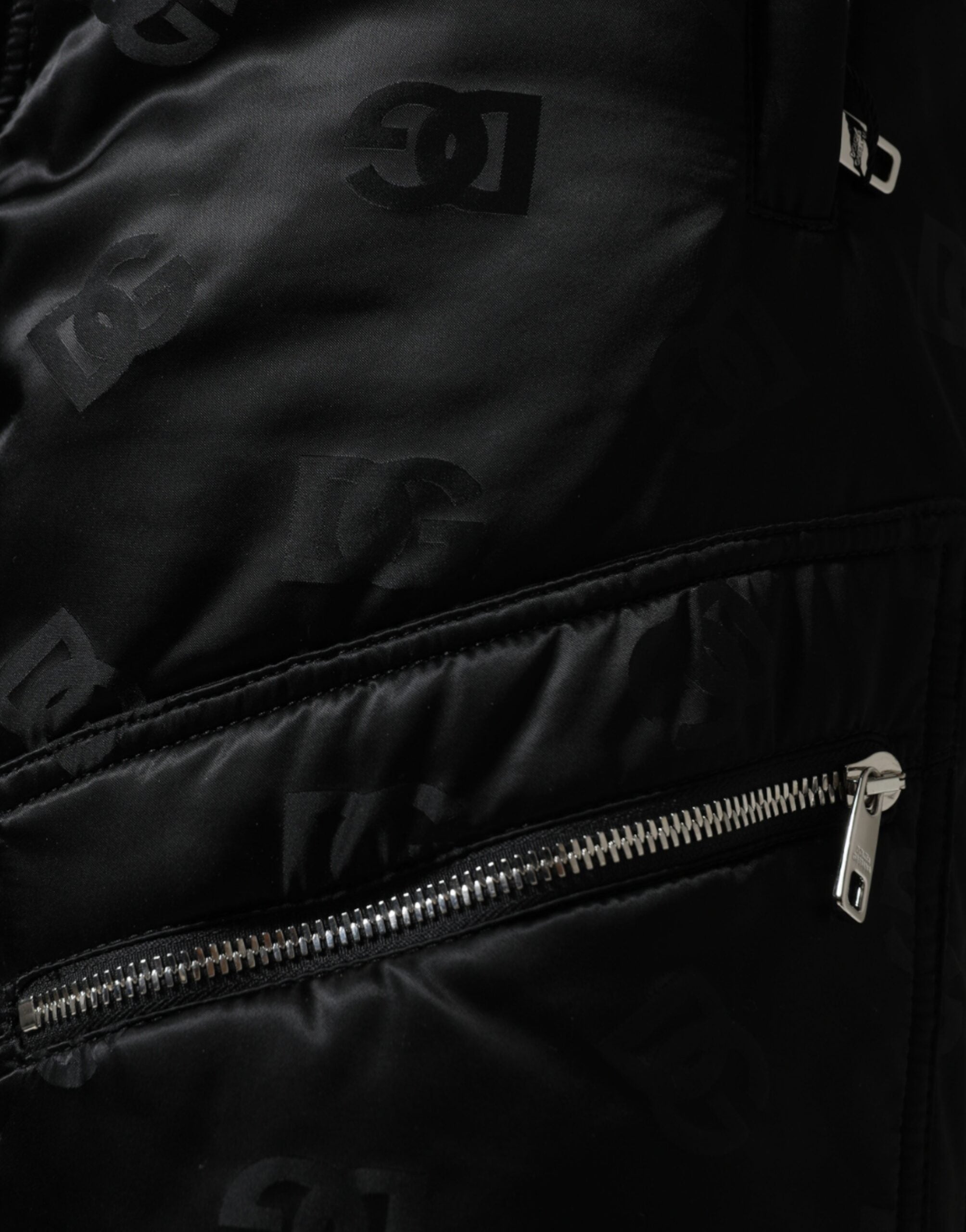Pantalon large à taille haute noir en matelassé pour femmes de Dolce & Gabbana, style élégant et moderne.