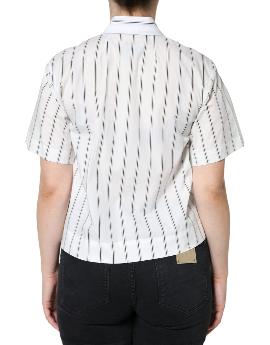 Polo Dolce & Gabbana blanc à rayures, col rabattu, manches courtes, look élégant et décontracté.