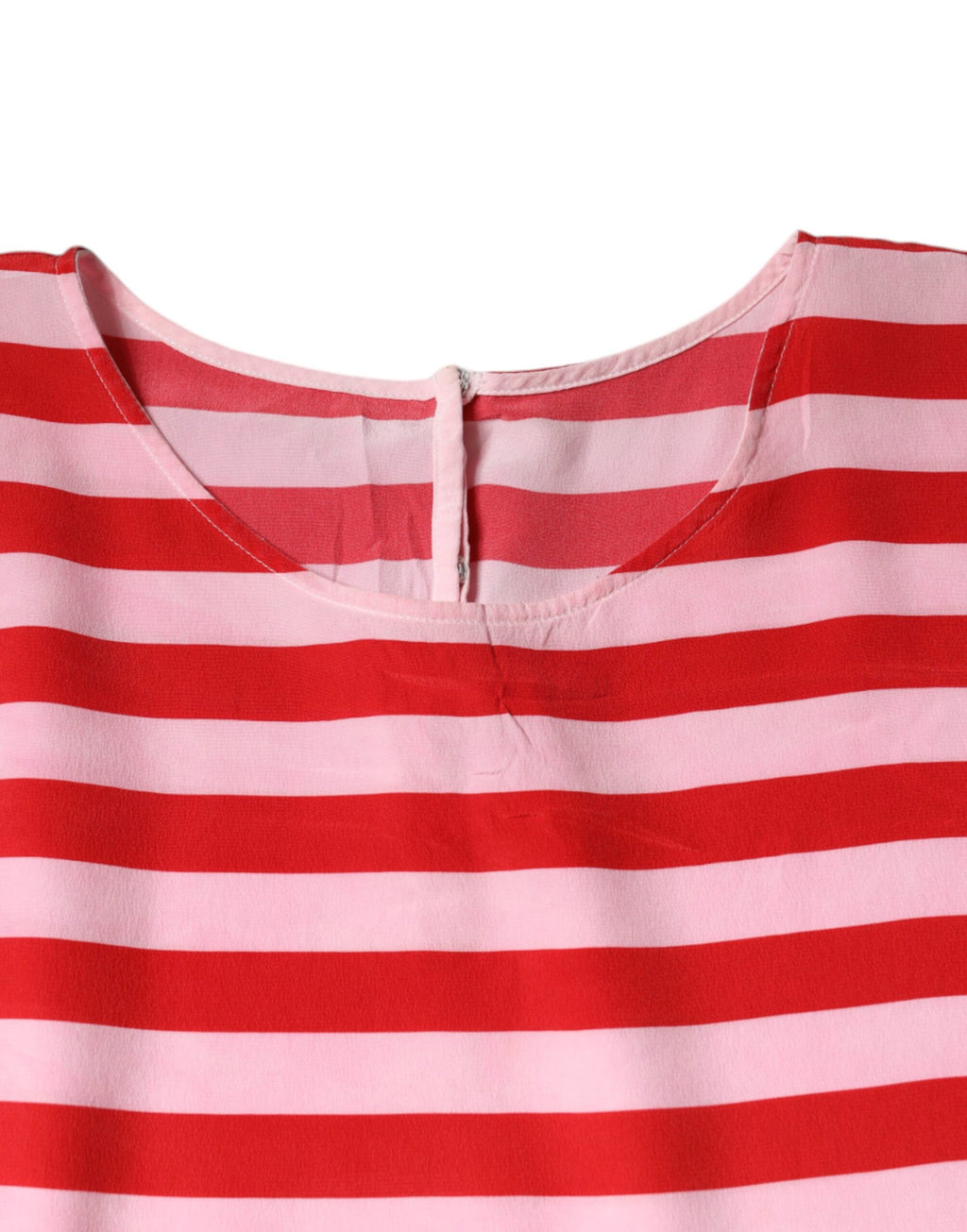 T-shirt en soie blanc et rouge à rayures Dolce & Gabbana avec col rond, vue d'ensemble du devant.