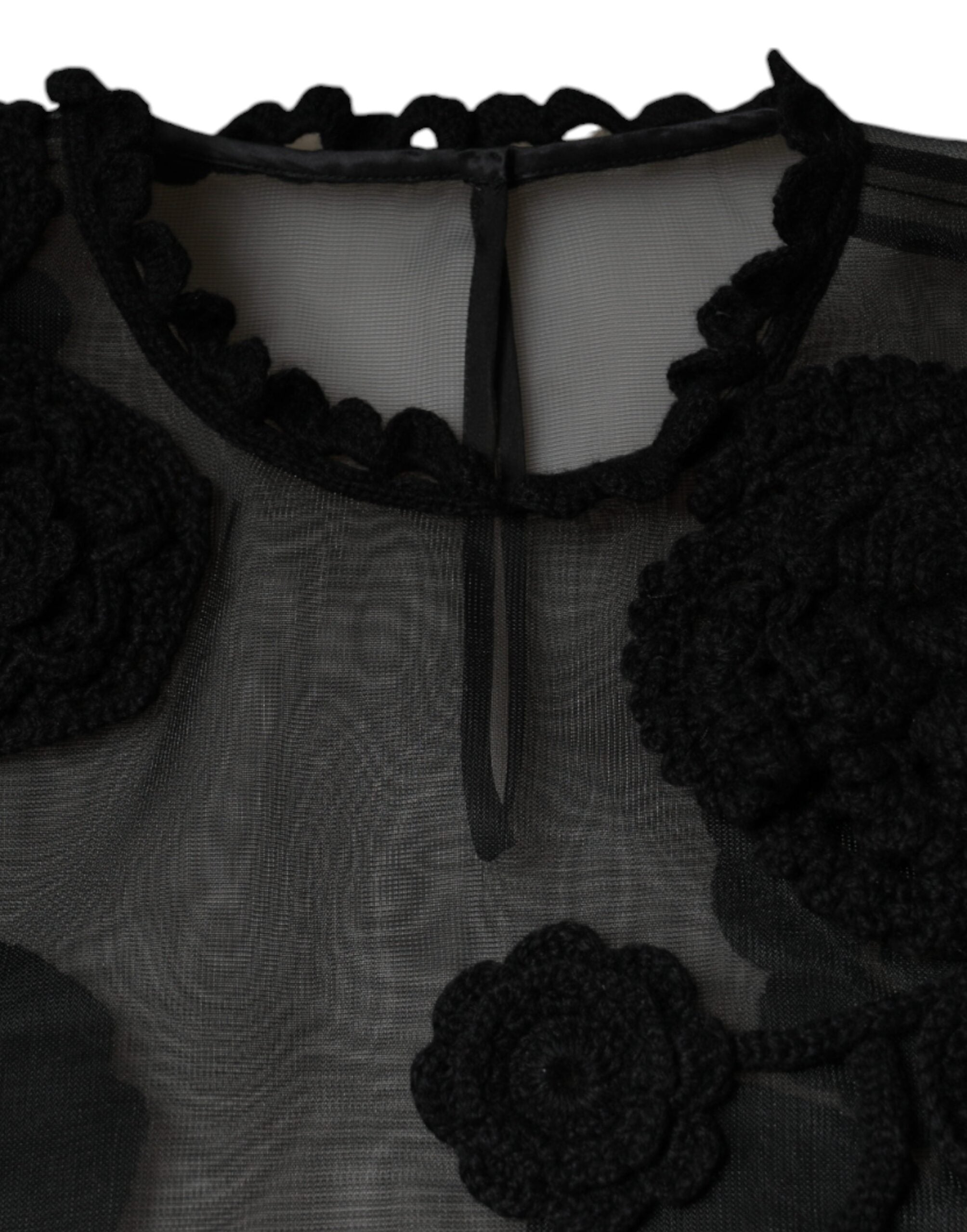 Blouse transparente en nylon à motif floral noir de Dolce & Gabbana, vue en gros plan.