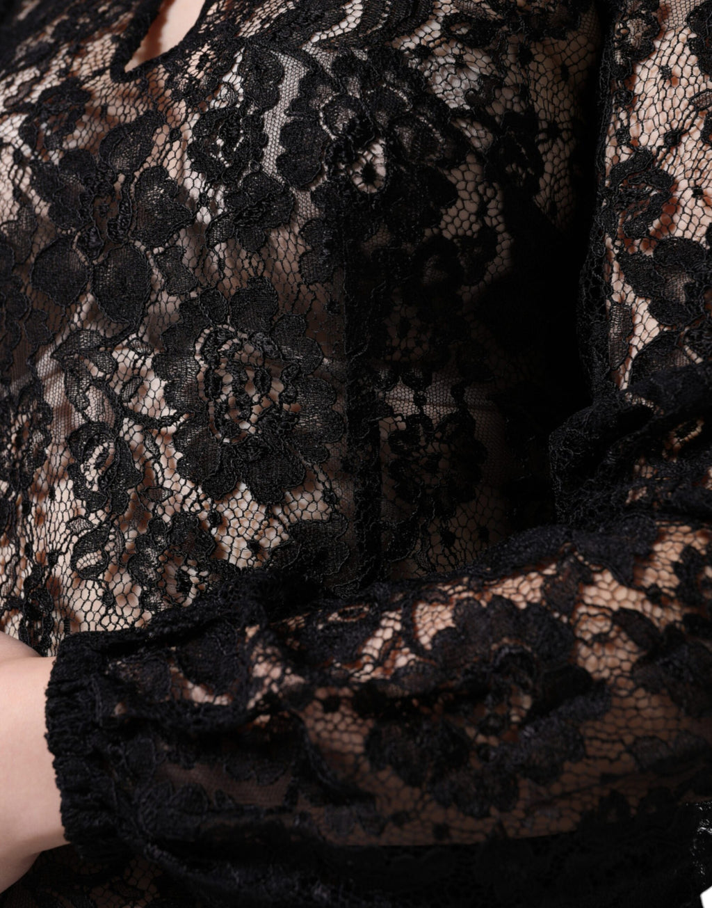 Top en dentelle florale noire à manches longues Dolce & Gabbana, transparent et élégant, vêtement féminin sophistiqué.