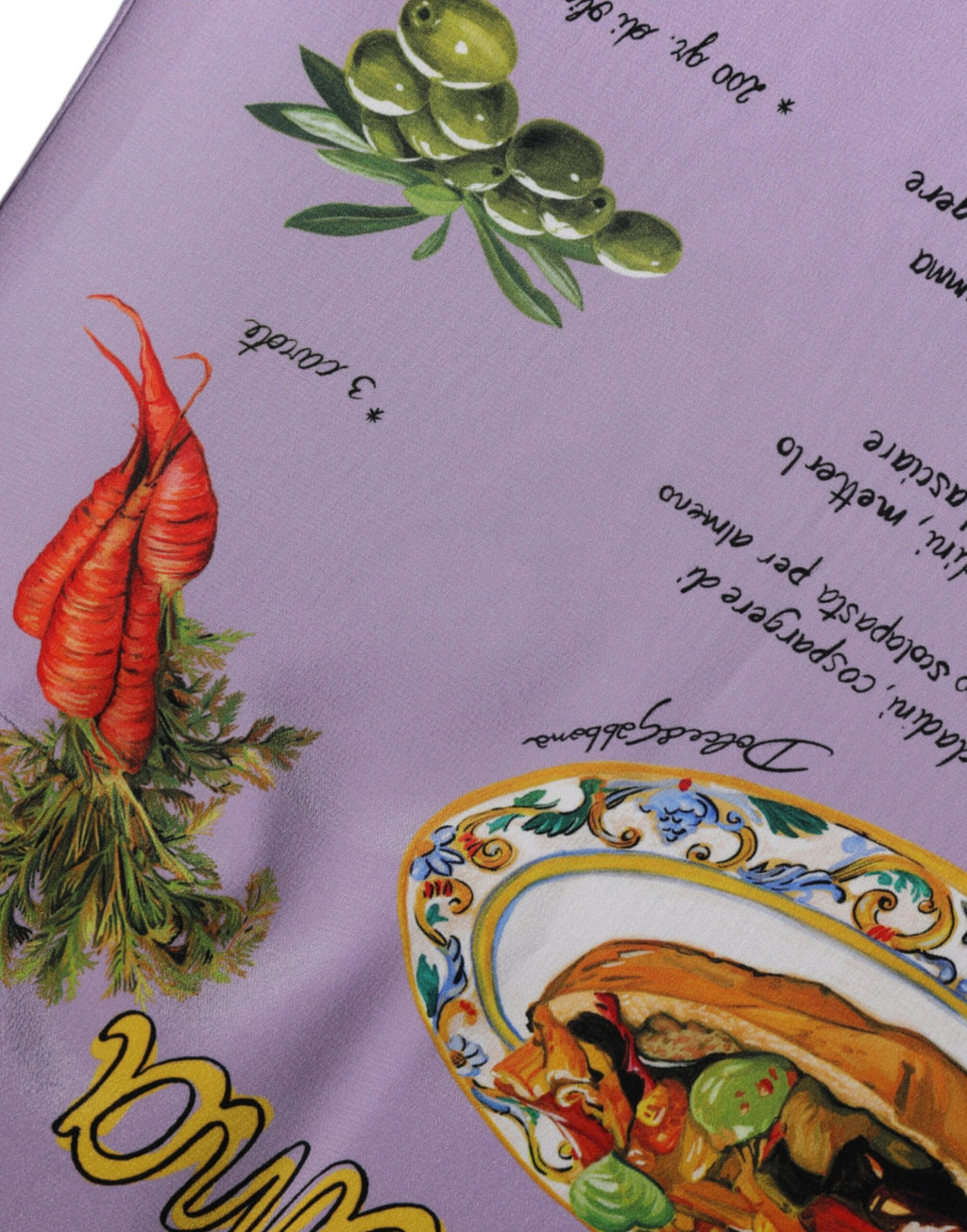 Débardeur en soie violette Dolce & Gabbana avec motif Caponata sicilienne, tissu fluide et élégant.