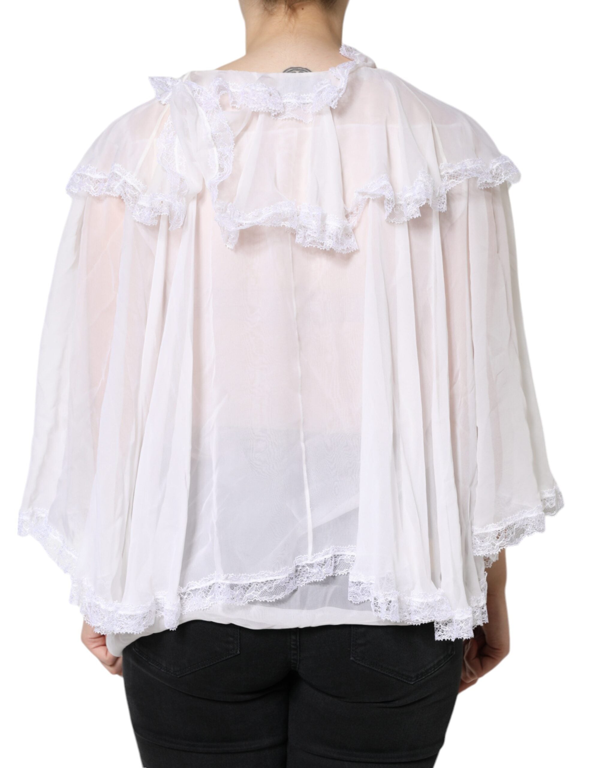 Blouse blanche Dolce & Gabbana avec volants en dentelle et manches longues, élégante et féminine.