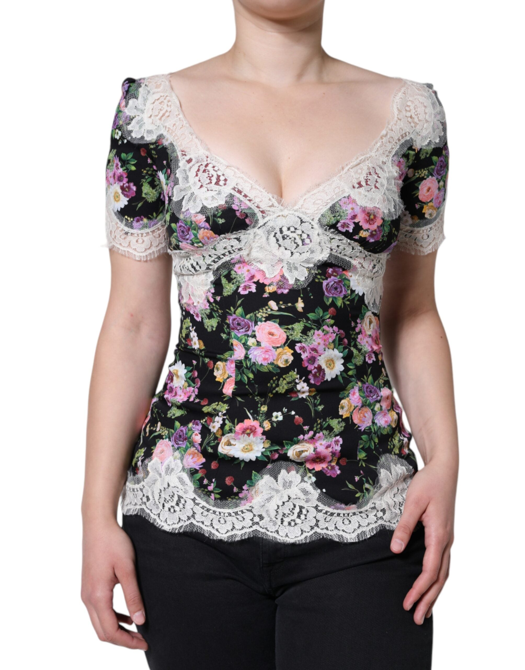 Blouse noire à manches courtes en dentelle florale Dolce & Gabbana, détails élégants et finition raffinée.