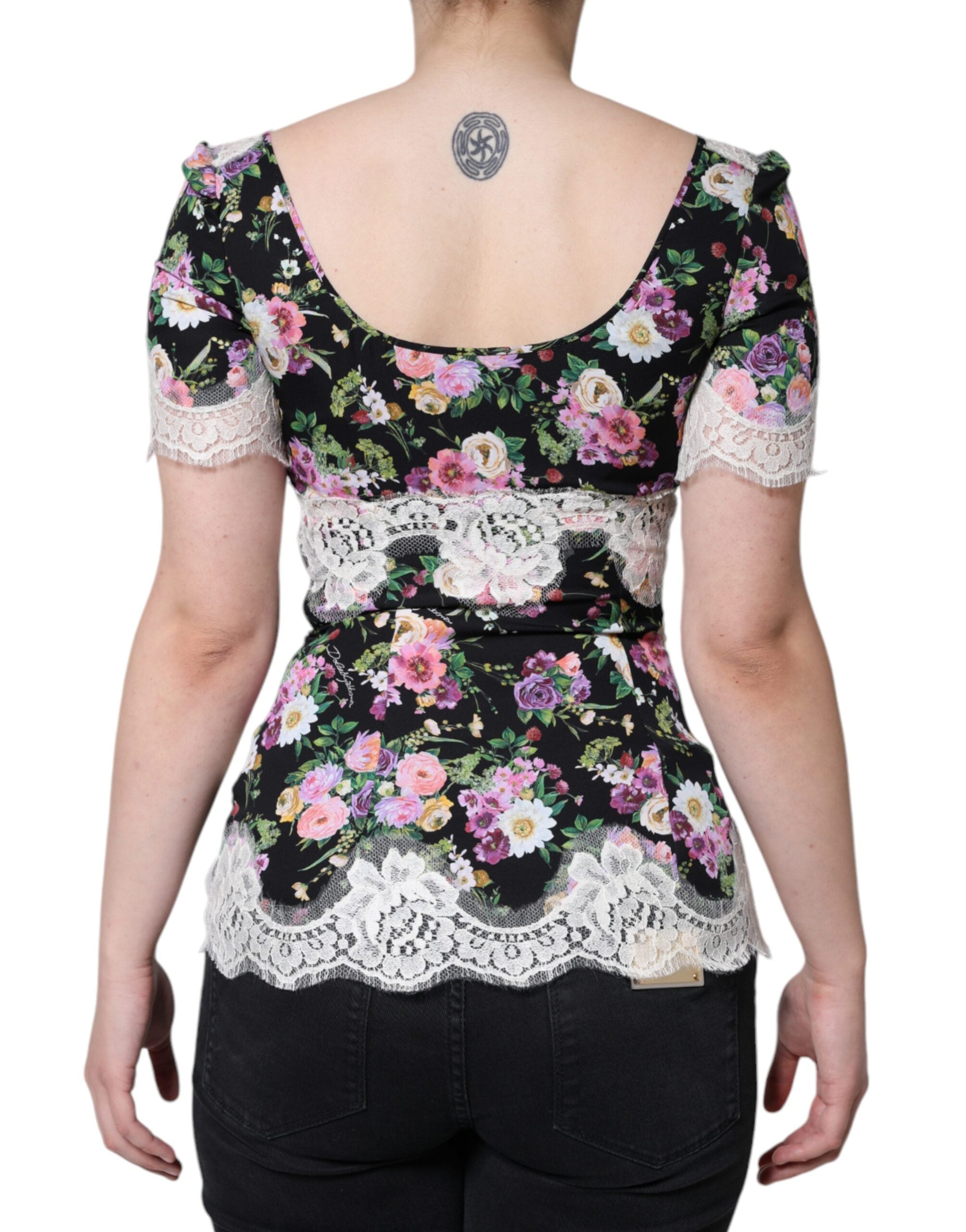Blouse Dolce & Gabbana noire à fleurs en dentelle avec manches courtes, élégante chemise à la mode pour femmes.