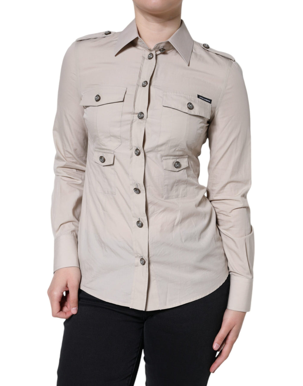Chemise beige en coton avec col et boutons, Dolce & Gabbana, vue de face, détails du tissu et de la coupe.