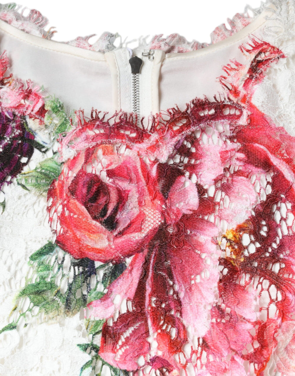 Blouse Dolce & Gabbana en dentelle blanche à manches courtes et motif pivoine, élégante et raffinée.