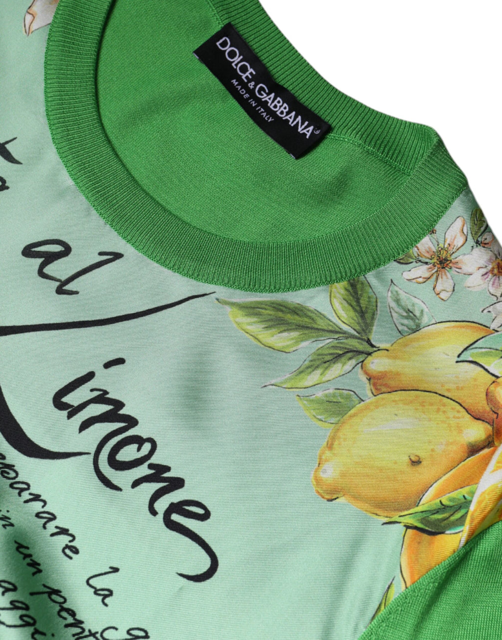 Pull Dolce & Gabbana en soie verte à manches longues avec motif Granita Al Limone, visible en détail sur l'image.