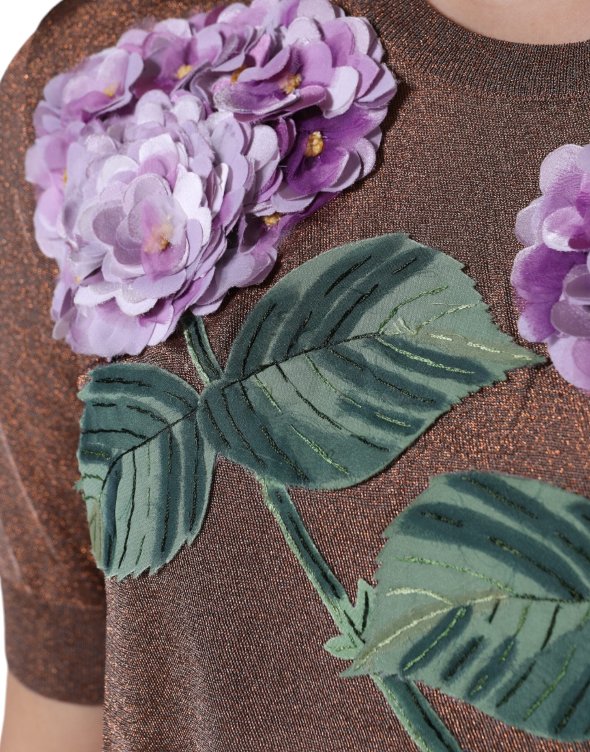 Haut à manches courtes Dolce & Gabbana en viscose marron avec appliqués floraux, détails élégants et style sophistiqué.