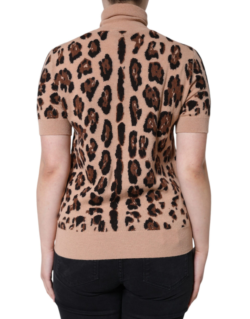 Pull à col roulé en laine beige avec imprimé léopard de Dolce & Gabbana, élégant et chaud.