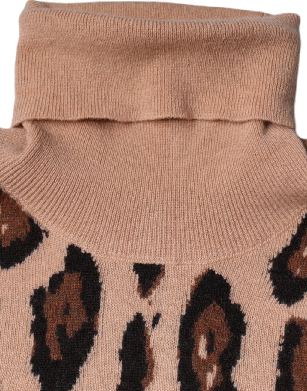 Pull en laine beige à motif léopard Dolce & Gabbana, col roulé, élégant et chaud, pour un style sophistiqué.