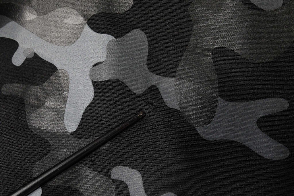 Sweatshirt Dolce & Gabbana noir avec motif camouflage rond, pull en coton à col rond et style décontracté.