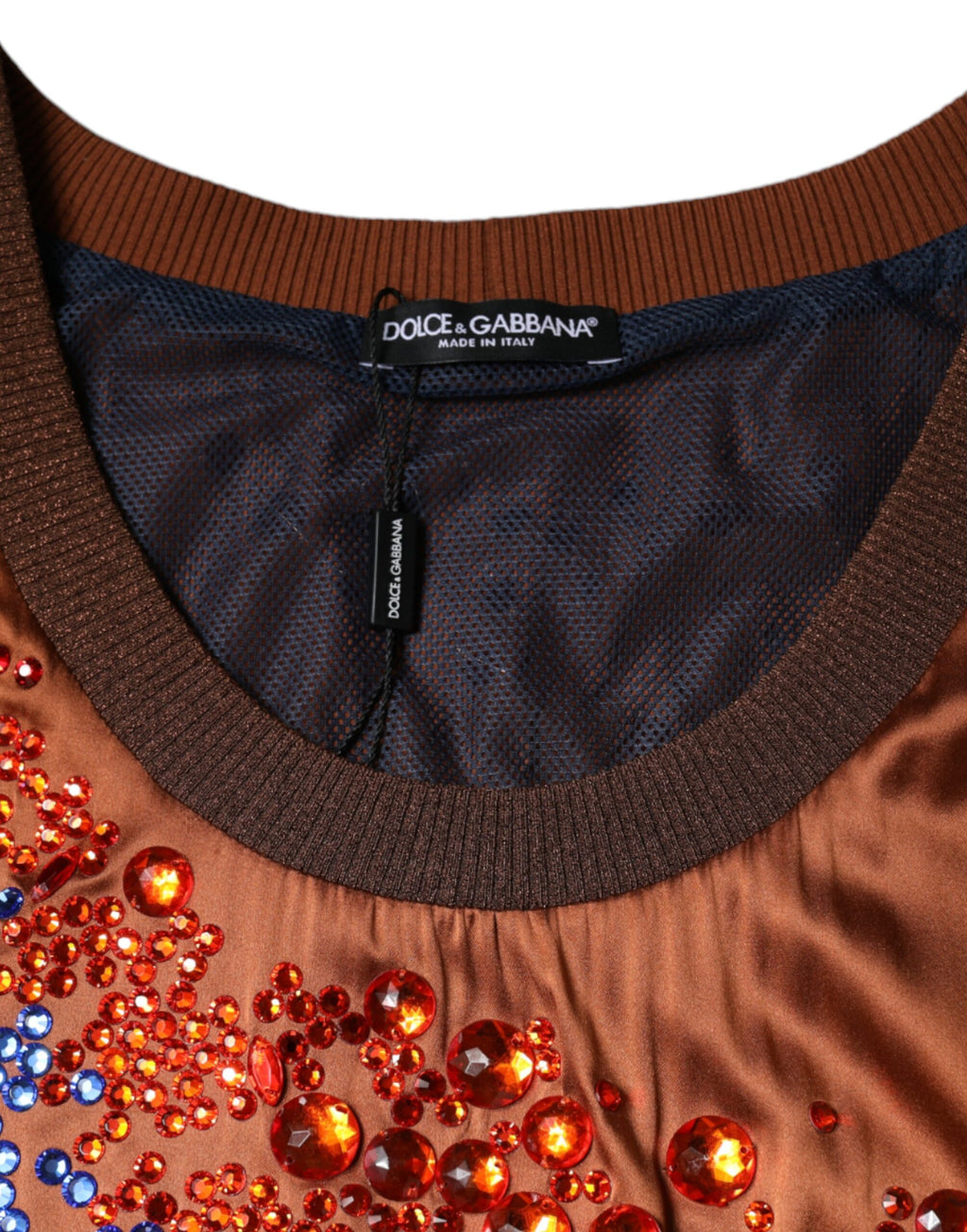 Débardeur sans manches Dolce & Gabbana marron avec cristaux ornés, style élégant et sophistiqué, visible avec détails scintillants.