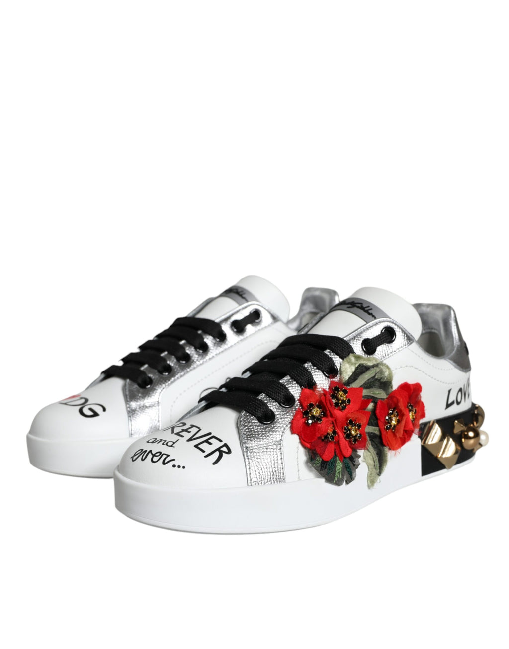 Basket en cuir blanc Dolce & Gabbana avec motifs floraux et clous, style sneaker élégant pour femmes.