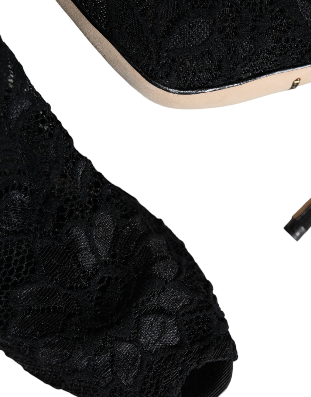 Chaussures Dolce & Gabbana à talons, bottines en dentelle noire extensible et mi-mollet, élégantes et sophistiquées.