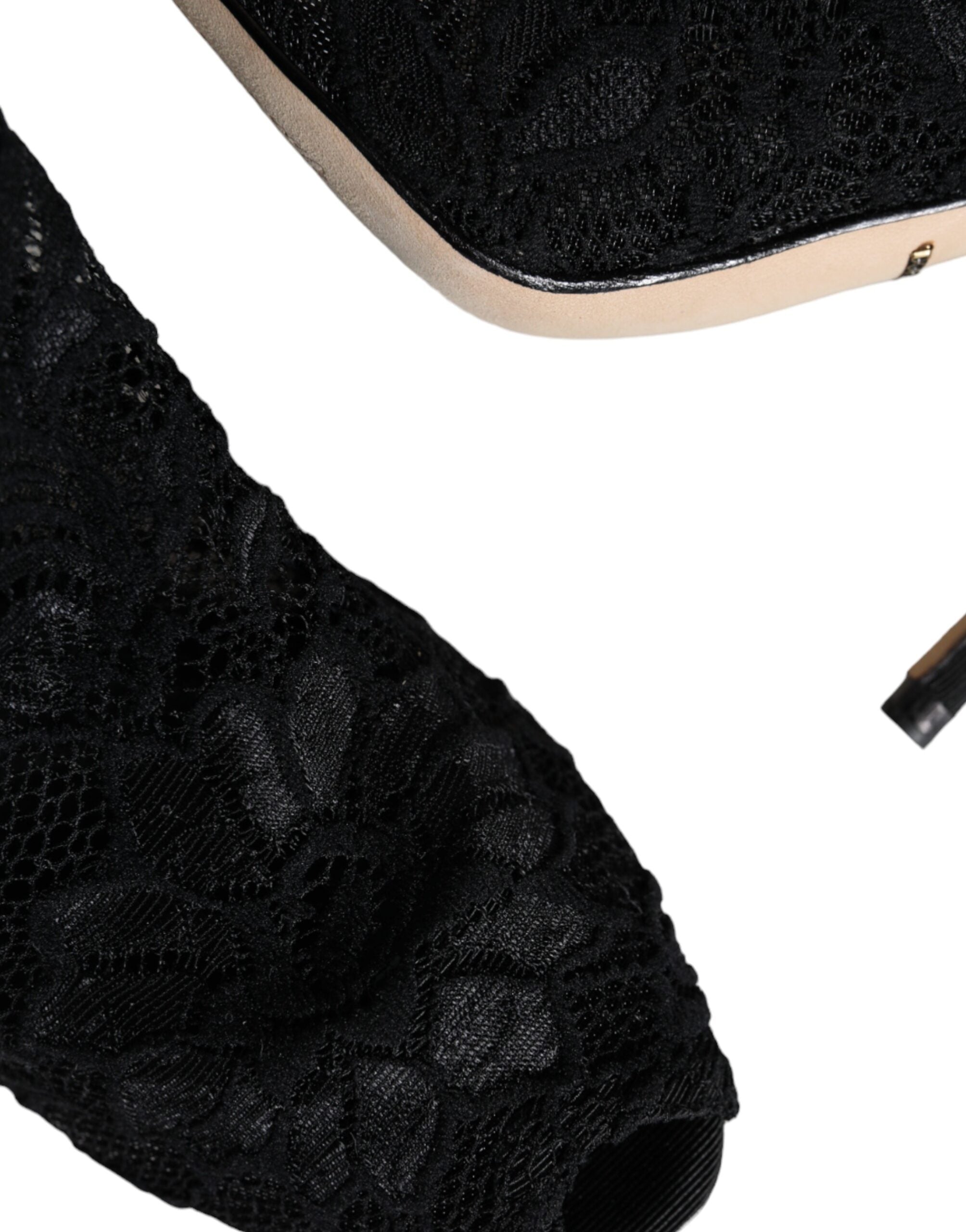 Chaussures Dolce & Gabbana à talons, bottines en dentelle noire extensible et mi-mollet, élégantes et sophistiquées.
