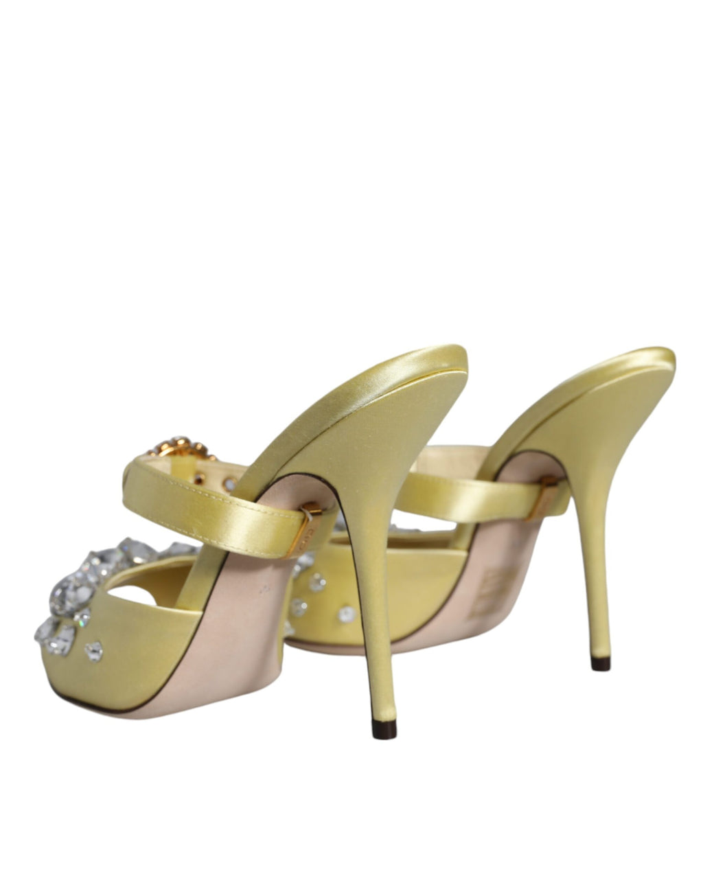 Chaussures sandales en satin jaune Dolce & Gabbana Mary Janes avec cristaux, visibles en gros plan.