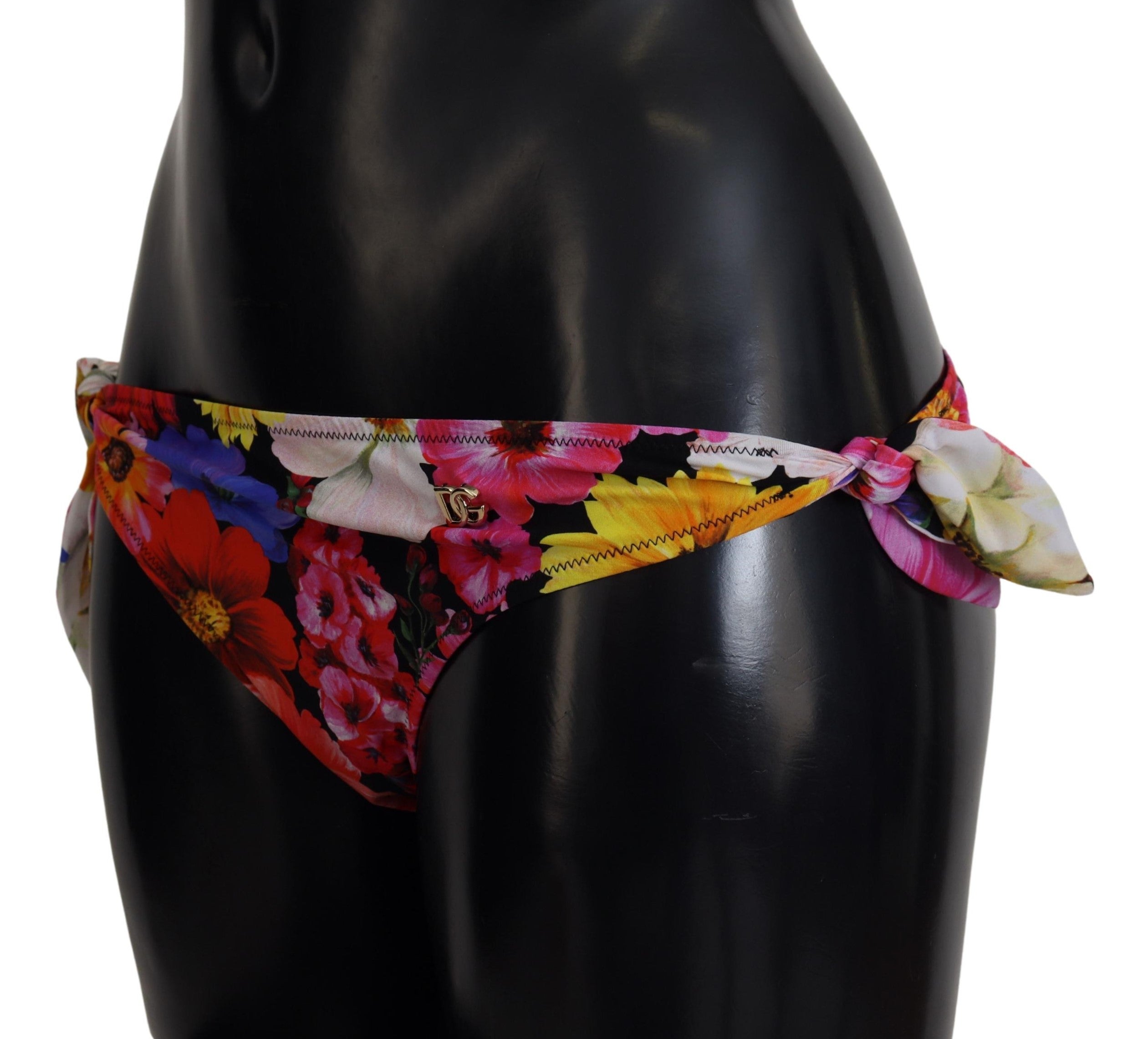 Bas de maillot de bain Dolce & Gabbana à motifs floraux noirs, vêtement de plage élégant pour femmes.