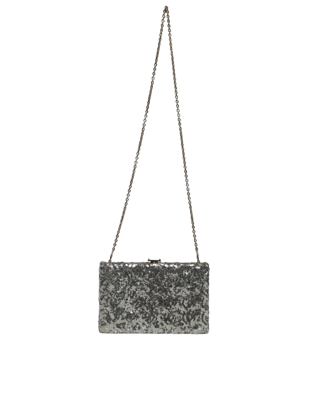 Sac clutch Dolce & Gabbana argenté à sequins pour soirée, porté en bandoulière, élégant et brillant.