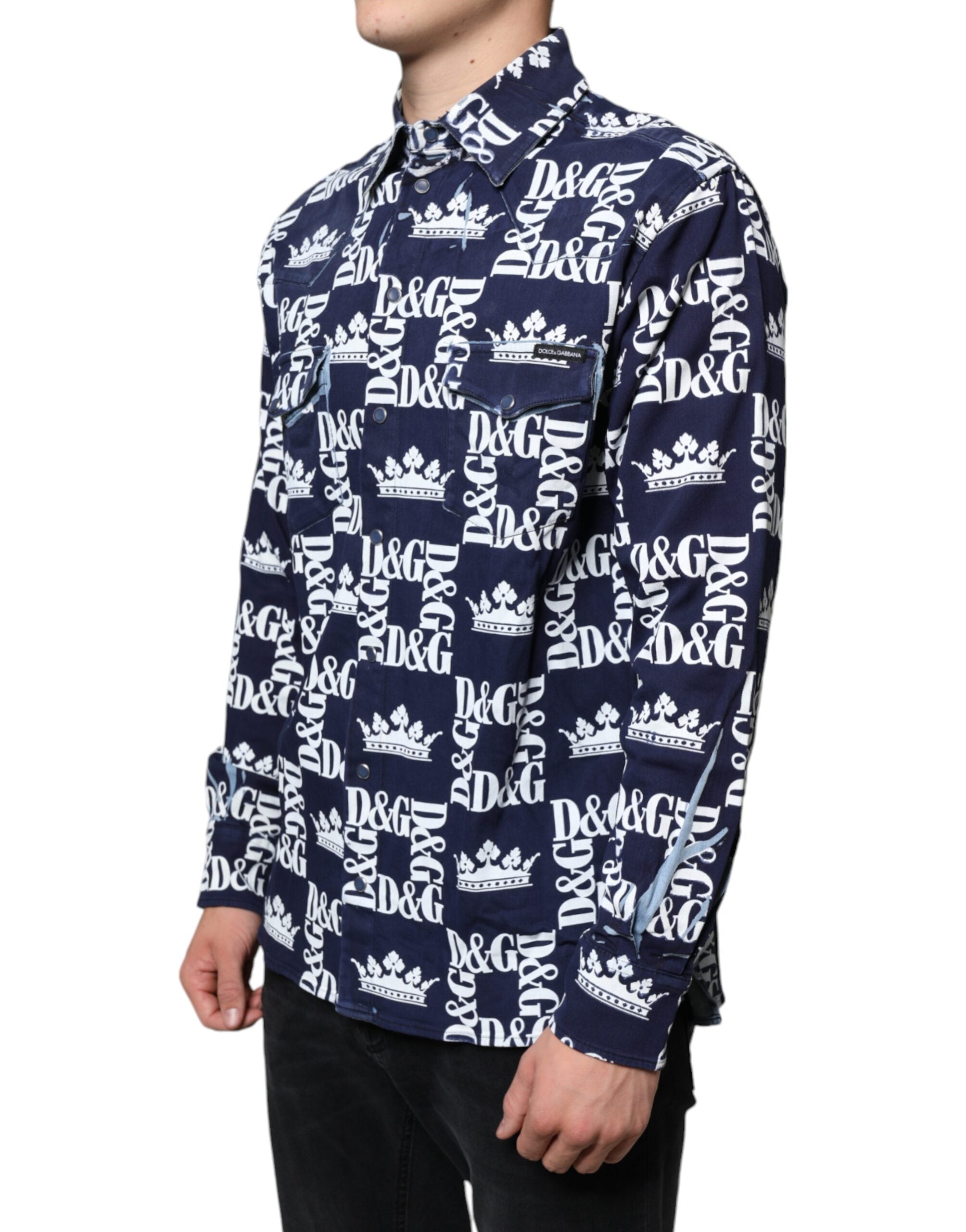 Chemise en coton slim fit Dolce & Gabbana avec logo couronne bleu, motif imprimé élégant et détails stylés.