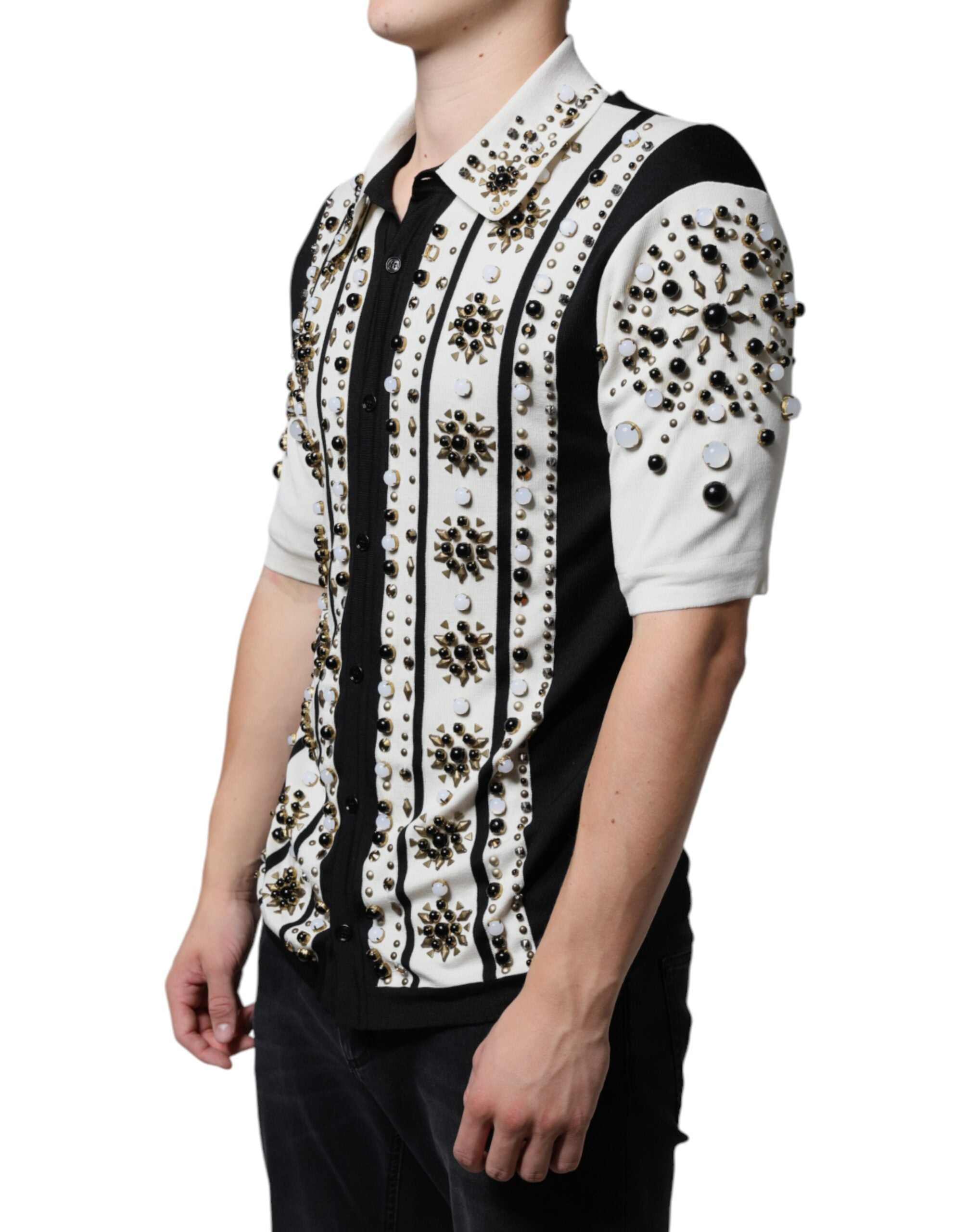 Chemise en soie blanche et noire Dolce & Gabbana avec pierres, cristaux et studs, élégante et sophistiquée.