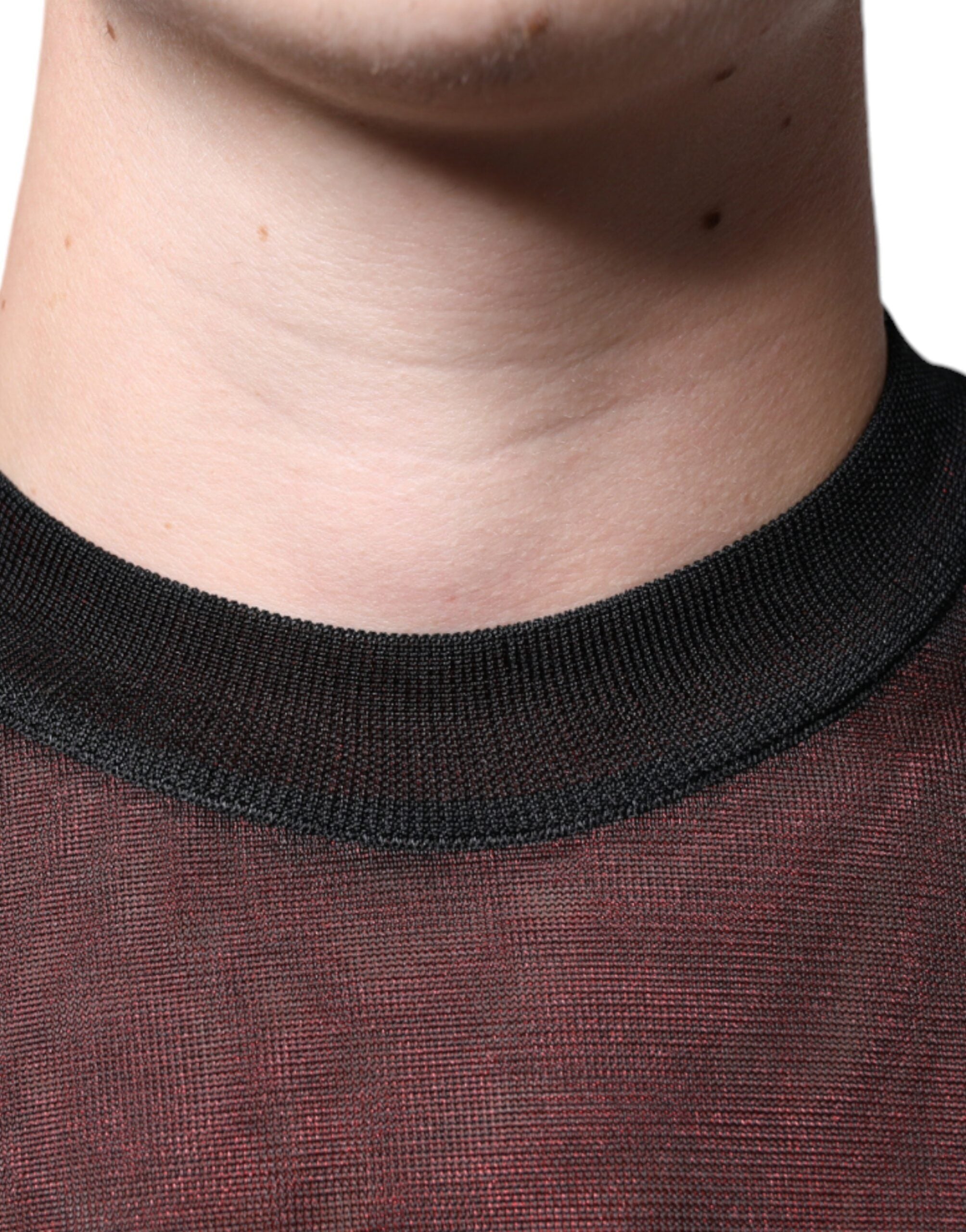 Sweat-shirt Dolce & Gabbana en polyester marron avec col rond et manches longues, aperçu porté sur mannequin.