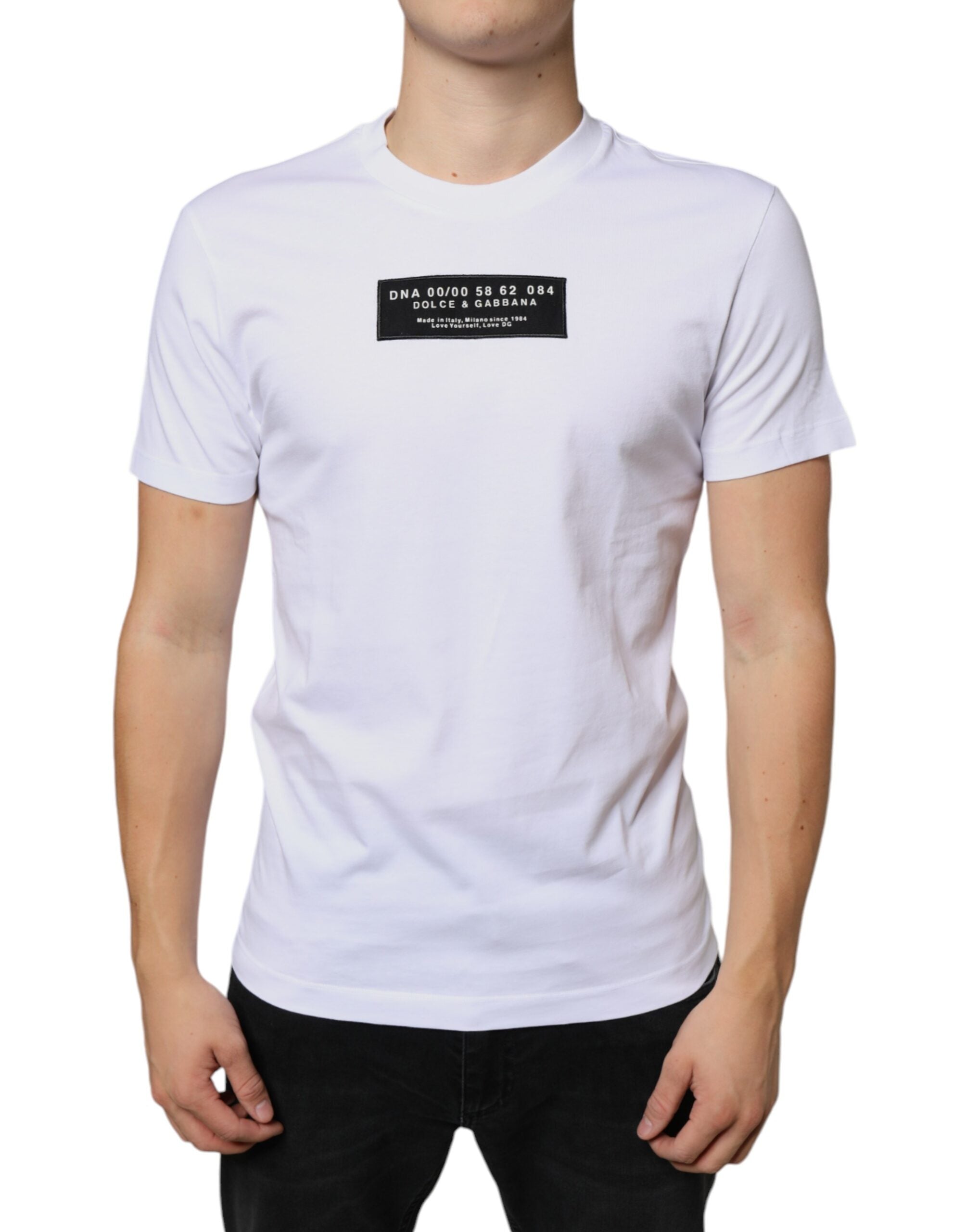 T-shirt casual blanc en coton Dolce & Gabbana avec appliqué DG, manches courtes et design élégant.