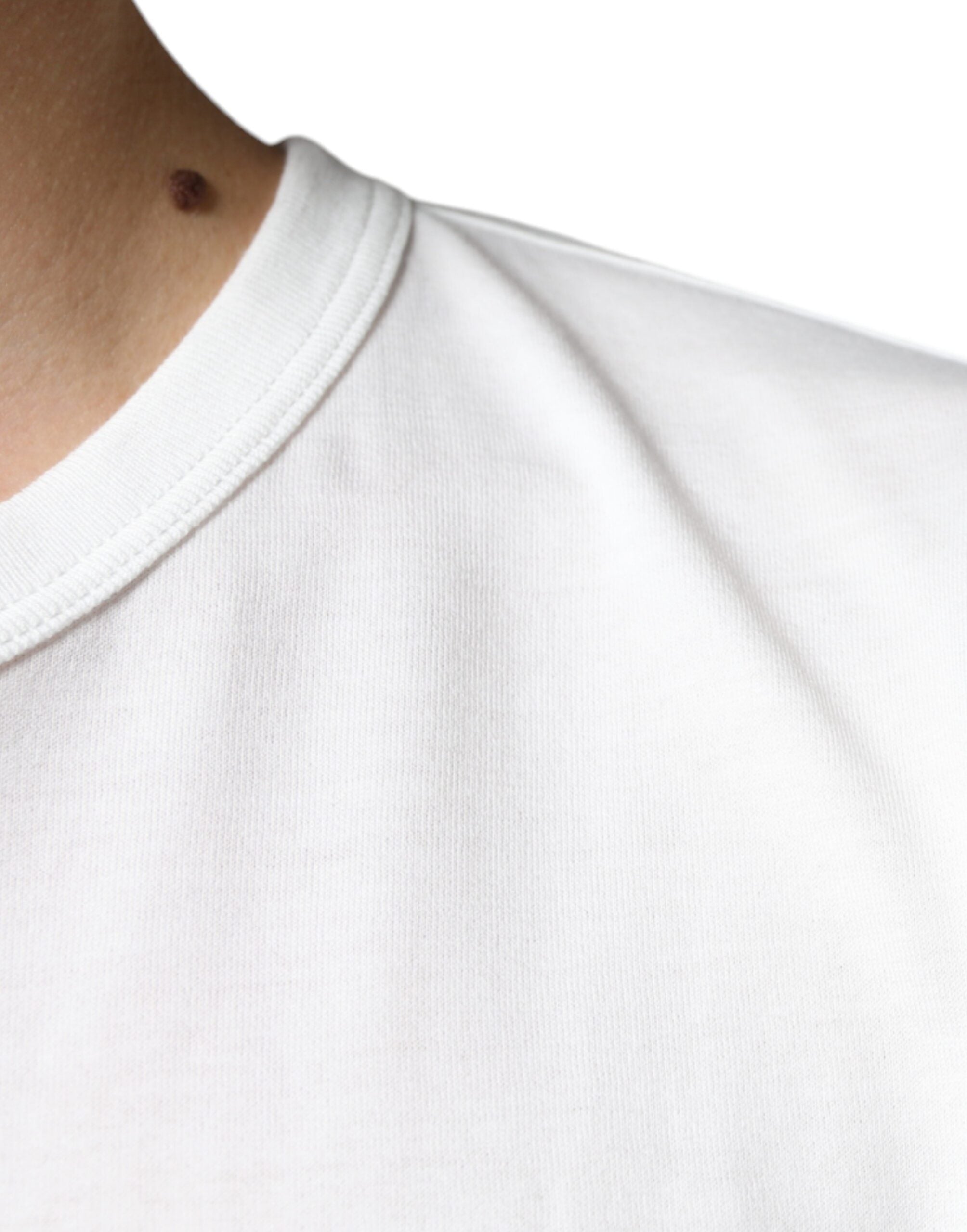 T-shirt blanc Dolce & Gabbana en coton avec logo embossé, col rond et design élégant.