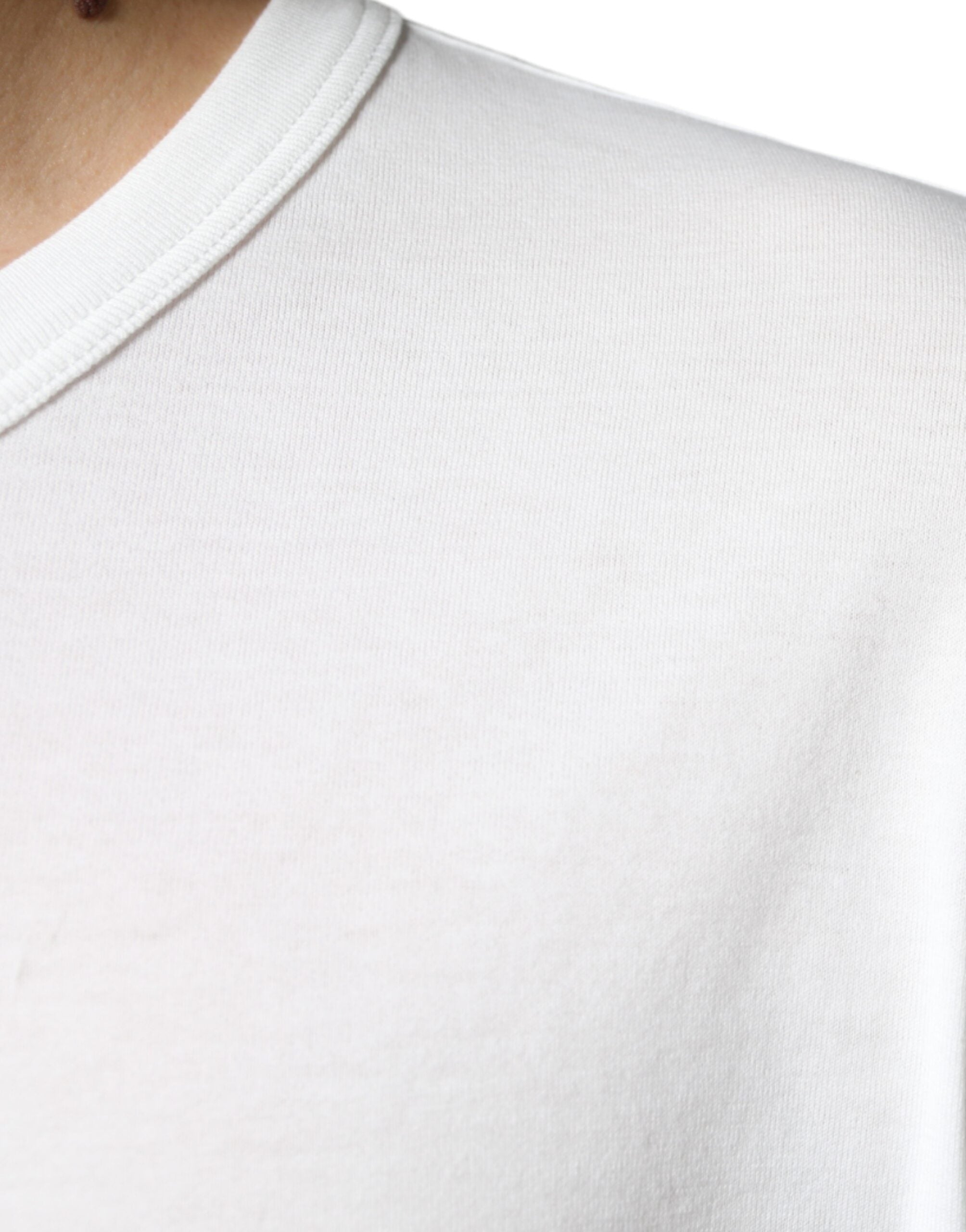 T-shirt blanc en coton Dolce & Gabbana avec logo embossé, col rond et design élégant visible sur l'image.