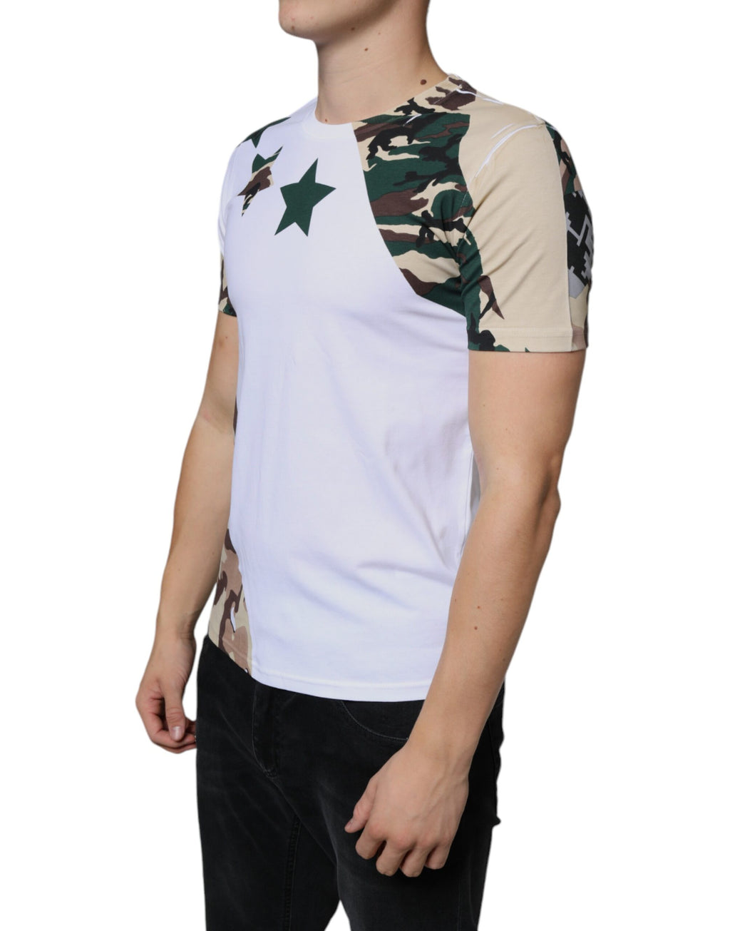 T-shirt blanc Dolce & Gabbana avec motif camouflage étoiles et col rond, vue de face.