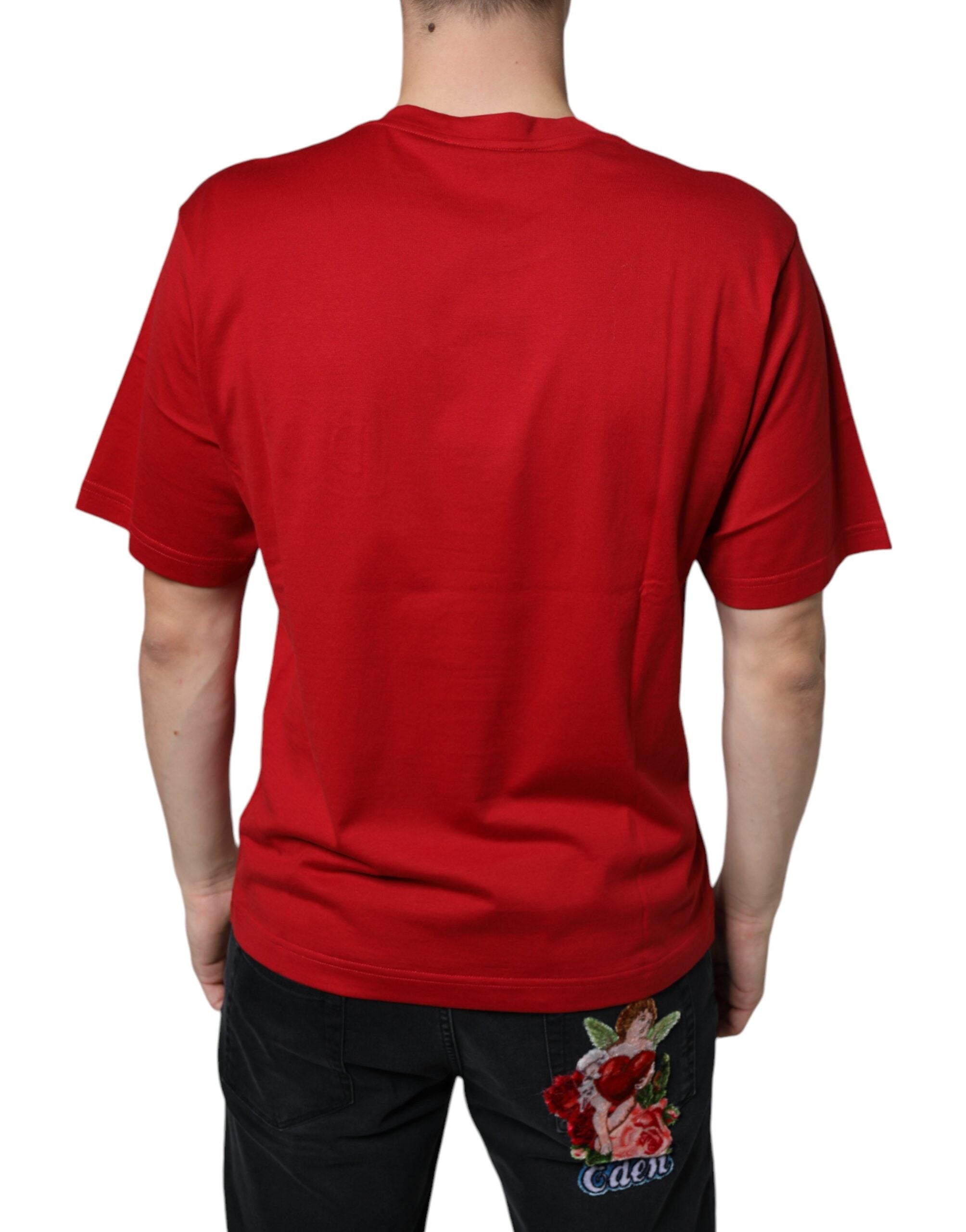 T-shirt à col rond en coton rouge Dolce & Gabbana avec logo DG imprimé, style décontracté et moderne.
