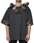 T-shirt en coton gris camouflage animal de Dolce & Gabbana, motif de style streetwear avec logo Dolce & Gabbana visible.