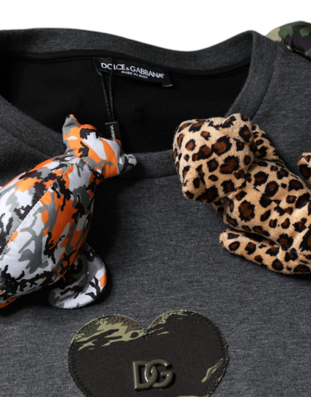 T-shirt en coton Dolce & Gabbana gris avec motif camouflage animalier, style décontracté et tendance.
