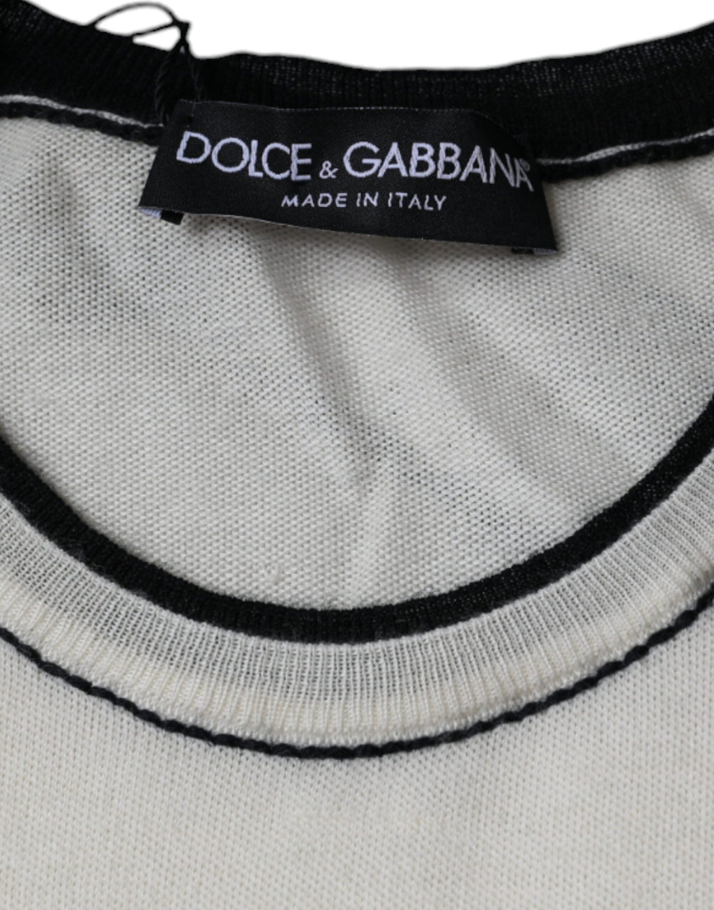 T-shirt homme Dolce & Gabbana en cachemire blanc cassé à manches courtes, look élégant et confortable.