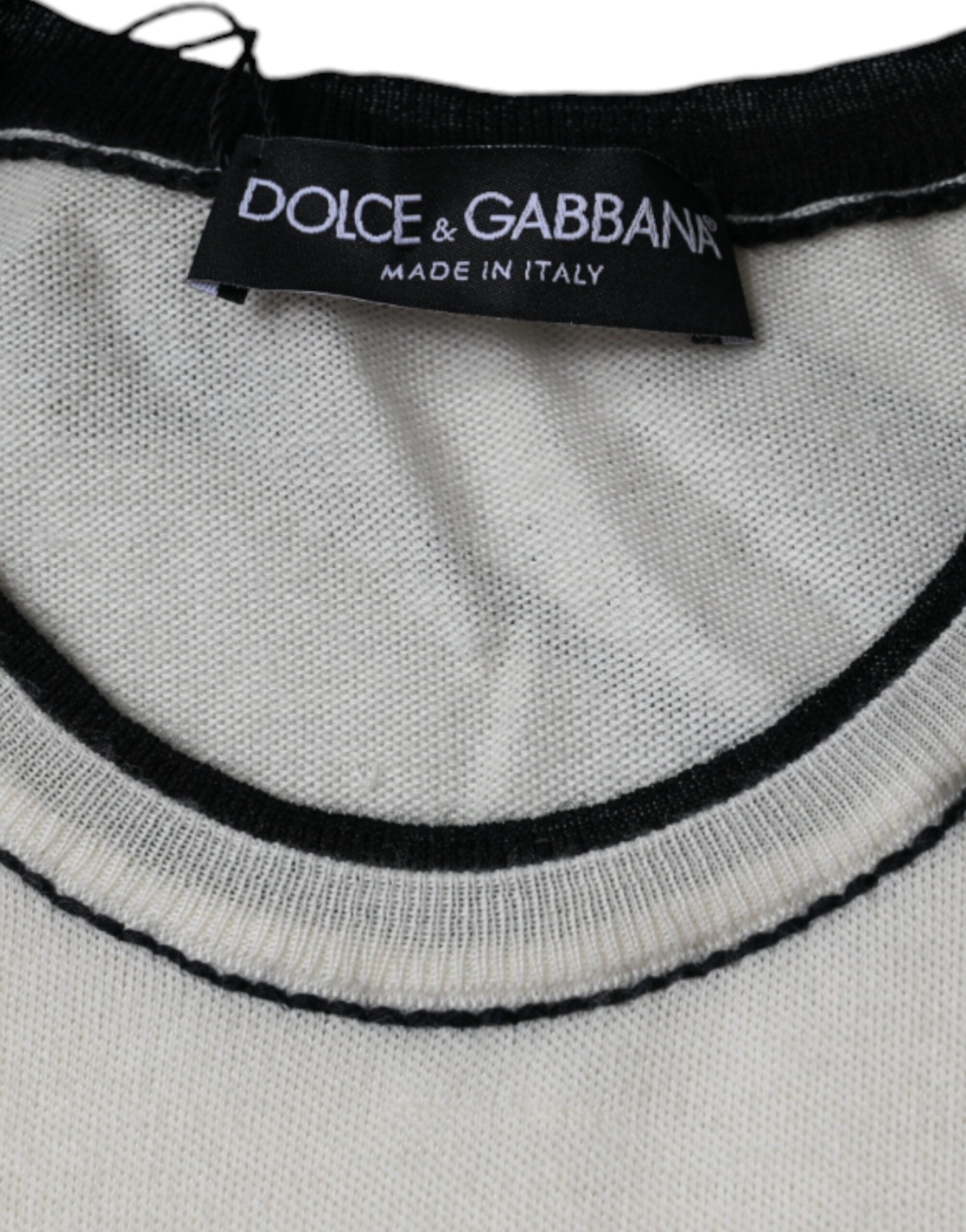 T-shirt homme Dolce & Gabbana en cachemire blanc cassé à manches courtes, look élégant et confortable.